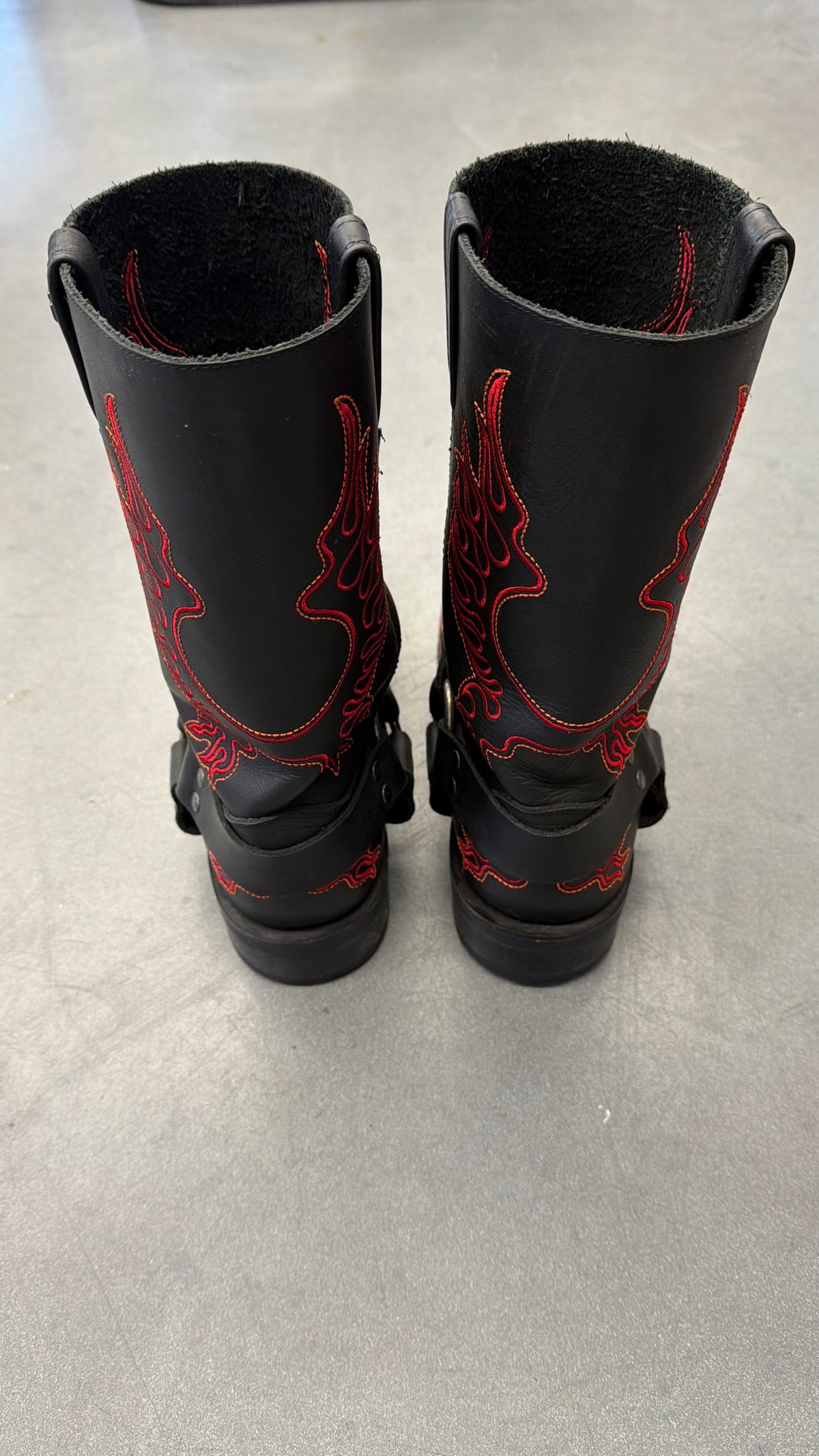 HARLEY-DAVIDSON SLAYTON LEATHER FLAME-EMBROIDERED BOOTS WITH SKULL HARDWARE (W/O BOX)
