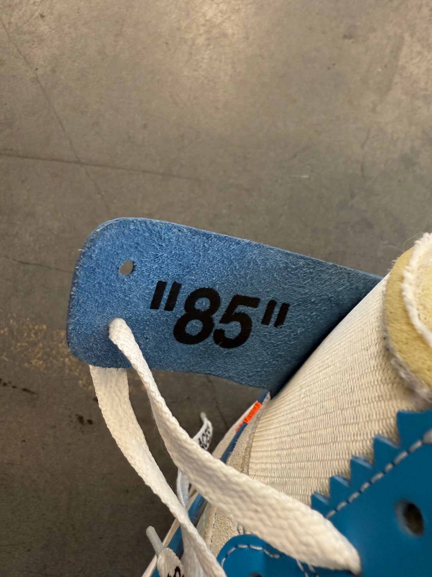 2018 SIZE 10.5 OFF-WHITE JORDAN 1 UNIVERSITY BLUE (PRE-OWNED NO BOX/LACES)