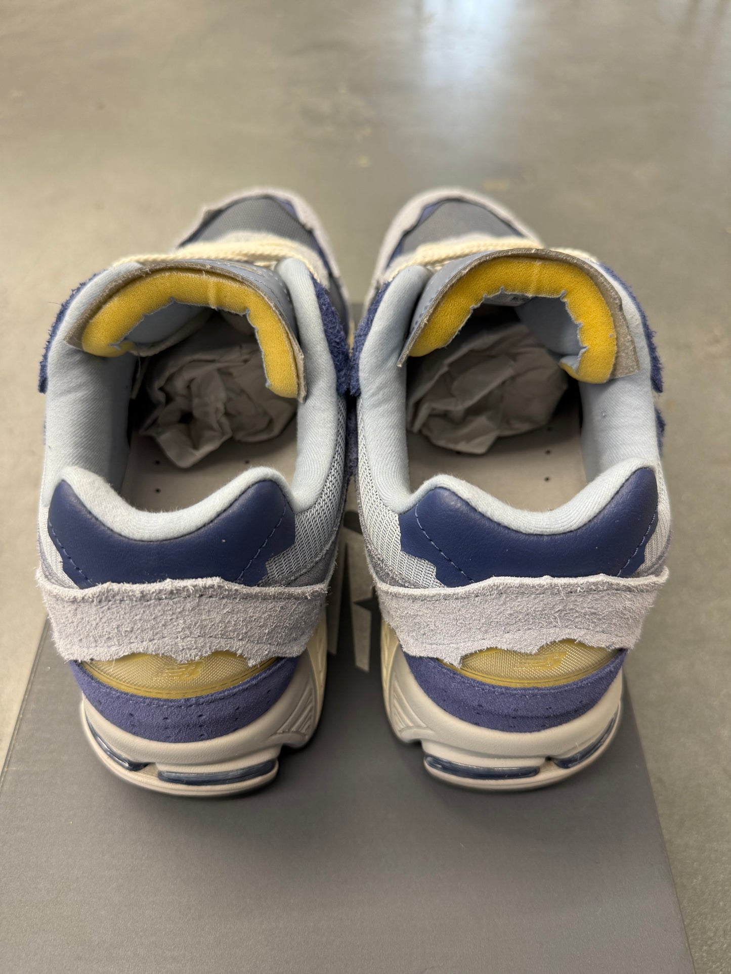 2022 SIZE 13 NEW BALANCE 2002R PROTECTION PACK LIGHT ARTIC GREY PURPLE (PRE-OWNED WITH BOX)