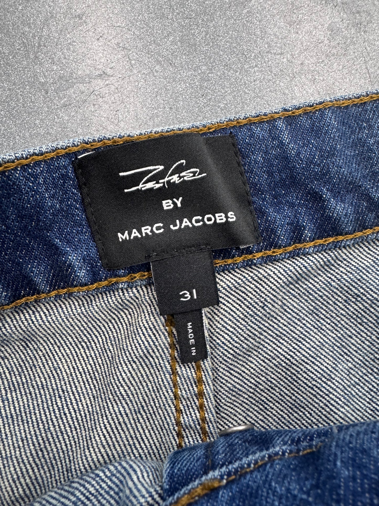 MARC JACOBS FUTURA PAINTED OVERSIZED JEAN SIZE 31 (CC)