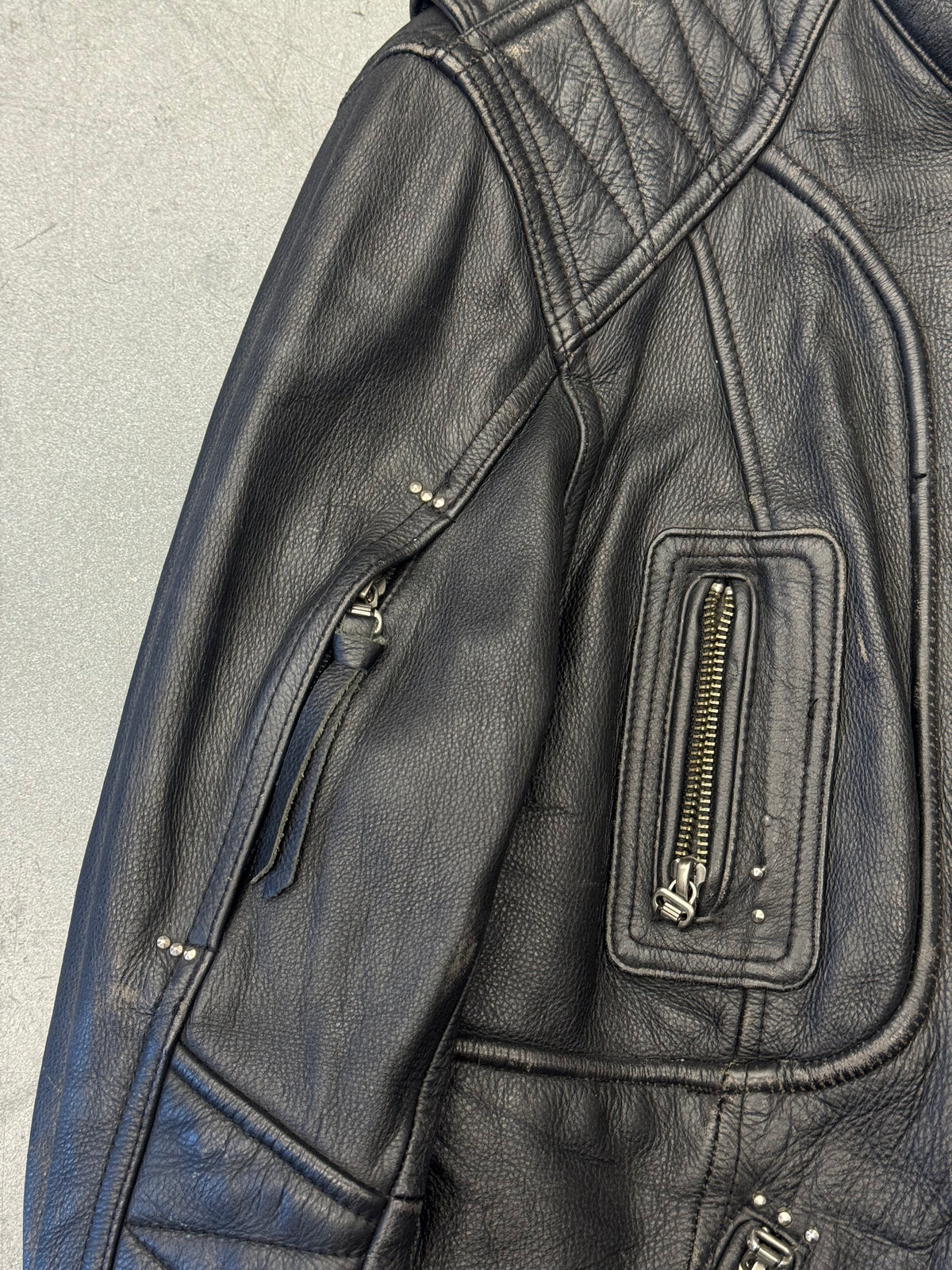 2012 HARLEY-DAVIDSON DOUBLE-BELTED WAIST STUDDED LOGO LEATHER JACKET