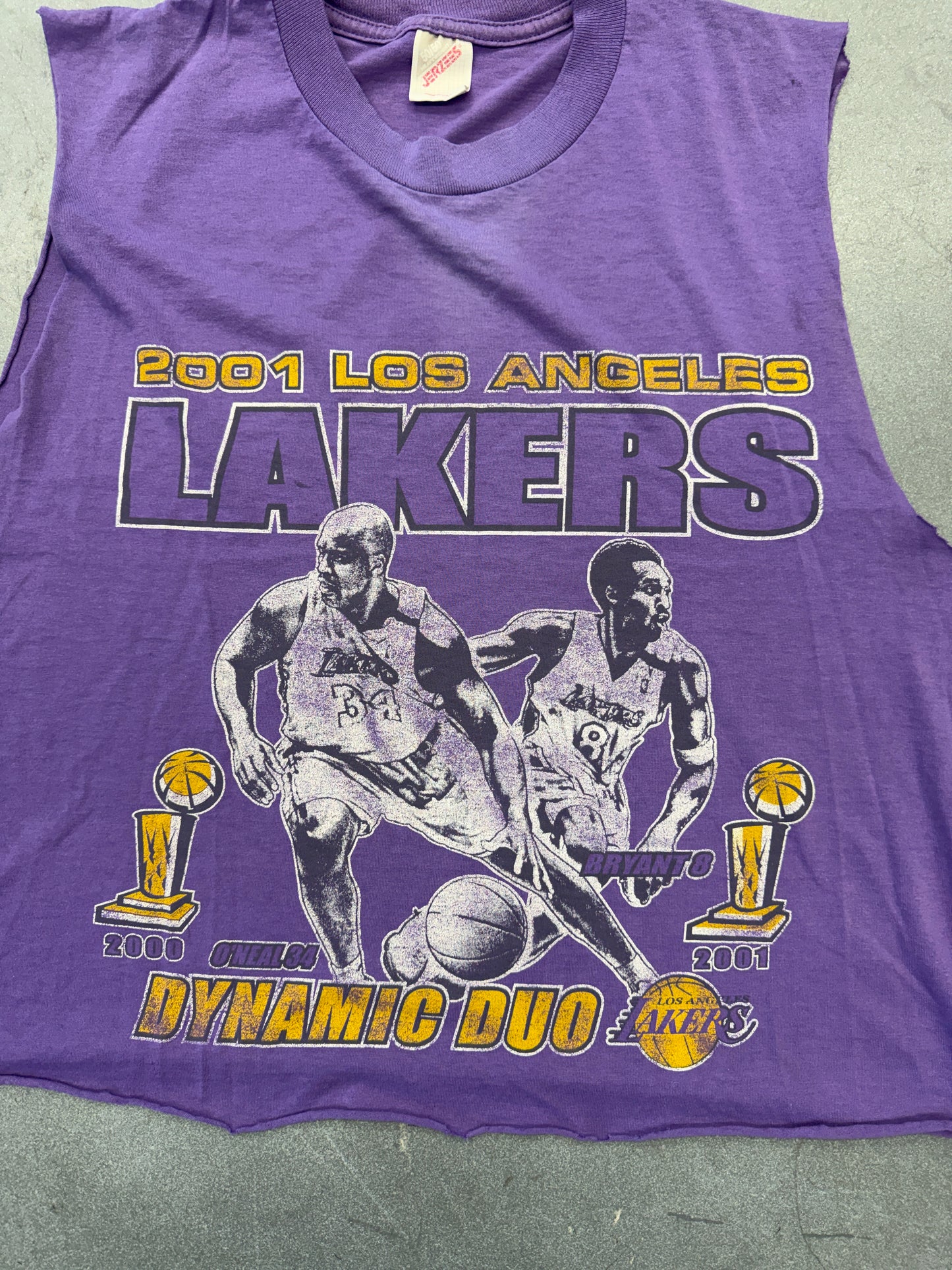 2001 LOS ANGELES LAKERS "DYNAMIC DUO" CUTOFF AND CROPPED TEE (JERZEES TAG)