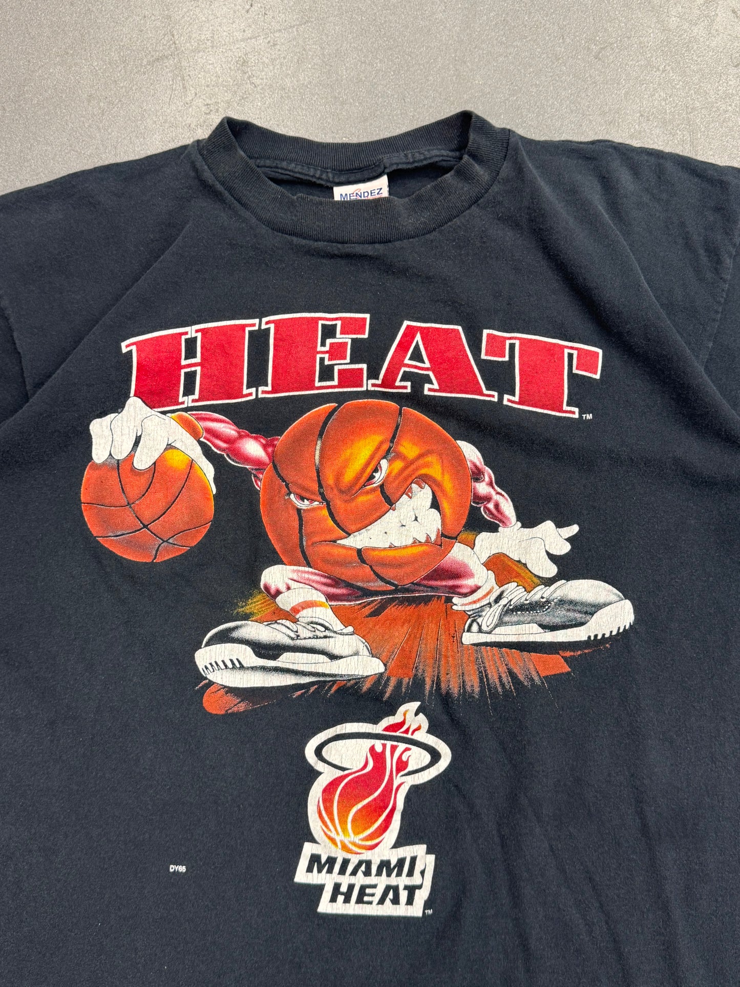 90S MIAMI HEAT ANGRY DRIBBLING BASKETBALL TEE (MENDEZ SPORTSWEAR TAG)