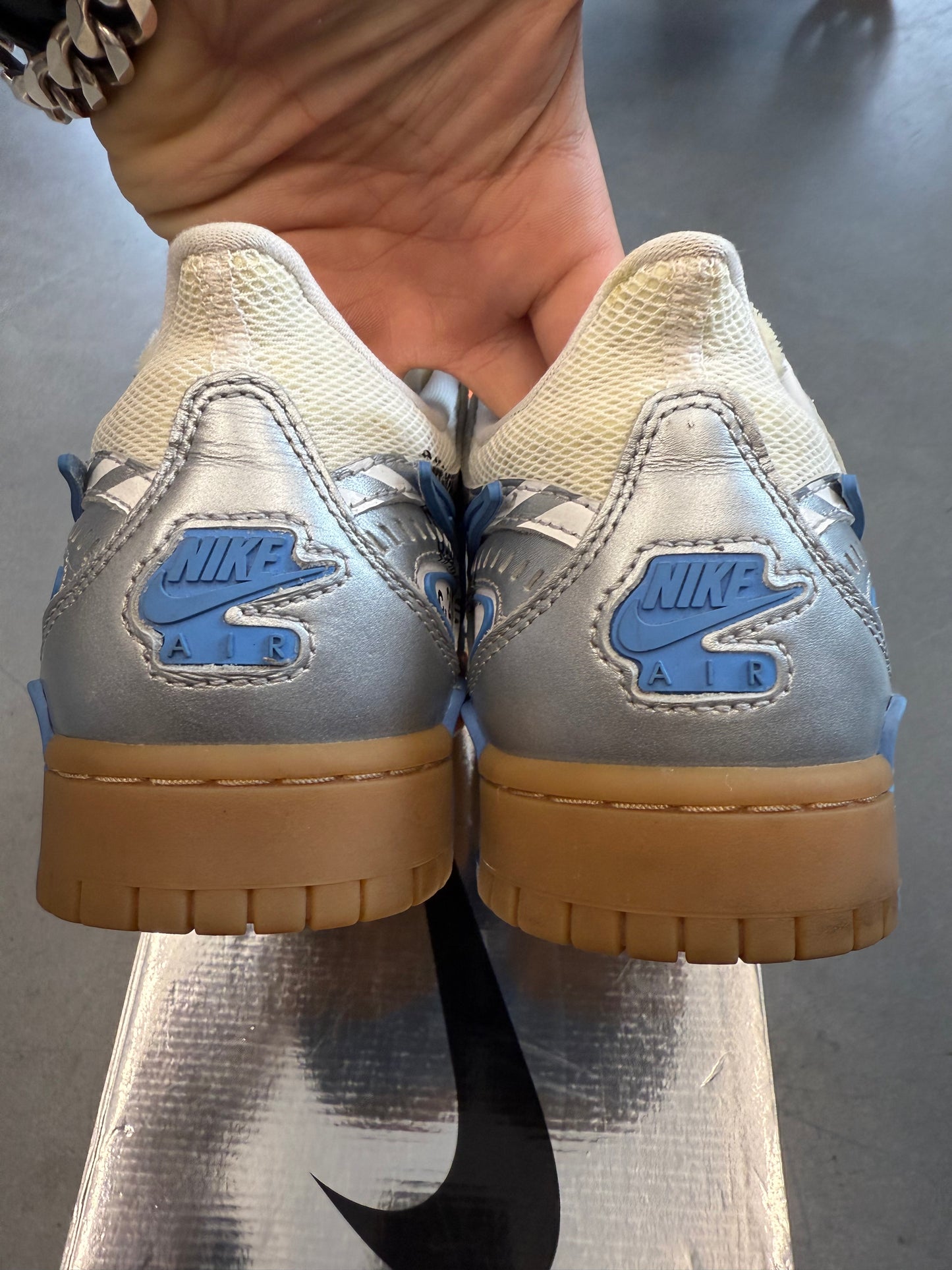 2020 SIZE 7.5 NIKE AIR RUBBER DUNK OFF-WHITE UNIVERSITY BLUE (PRE-OWNED WITH BOX)