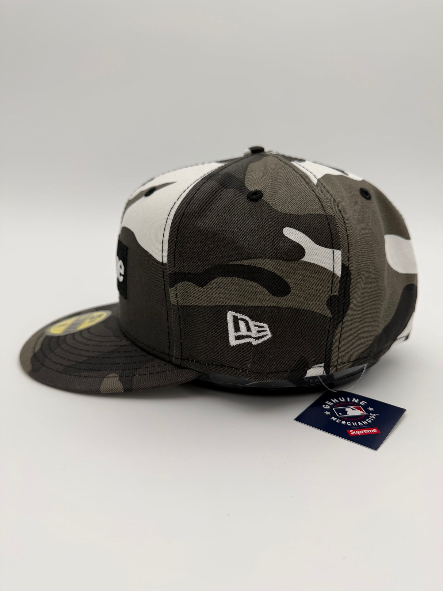 FW25 SUPREME MLB TEAMS BOX LOGO NEW ERA 59FIFTY FITTED CAP - YANKEES SNOW CAMO