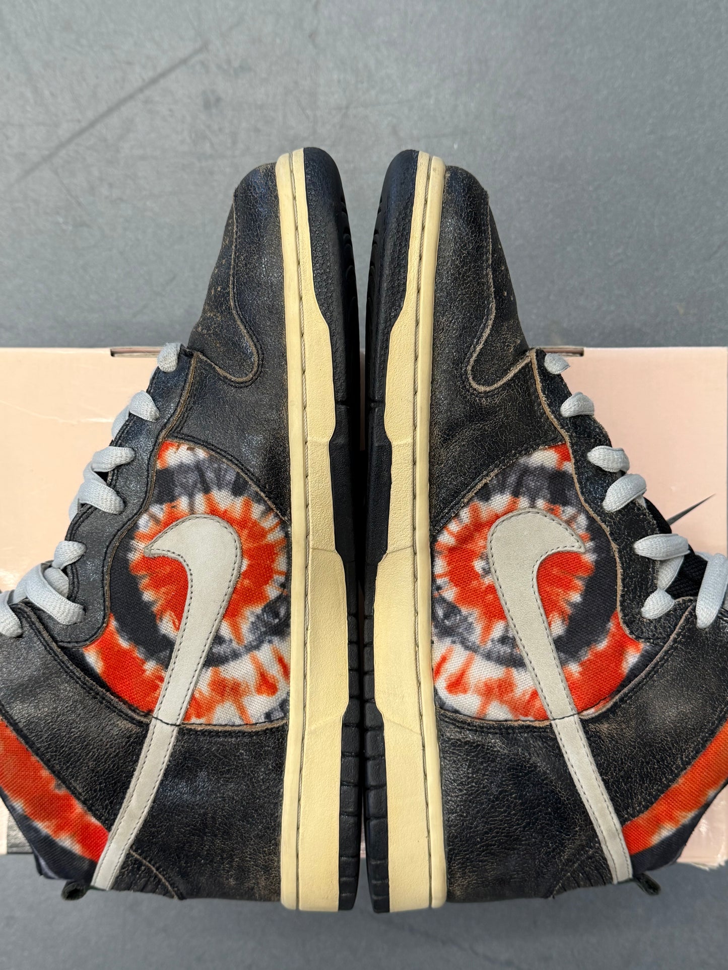 2004 NIKE SB DUNK HIGH HUF (WITH REPLACEMENT PINK BOX)