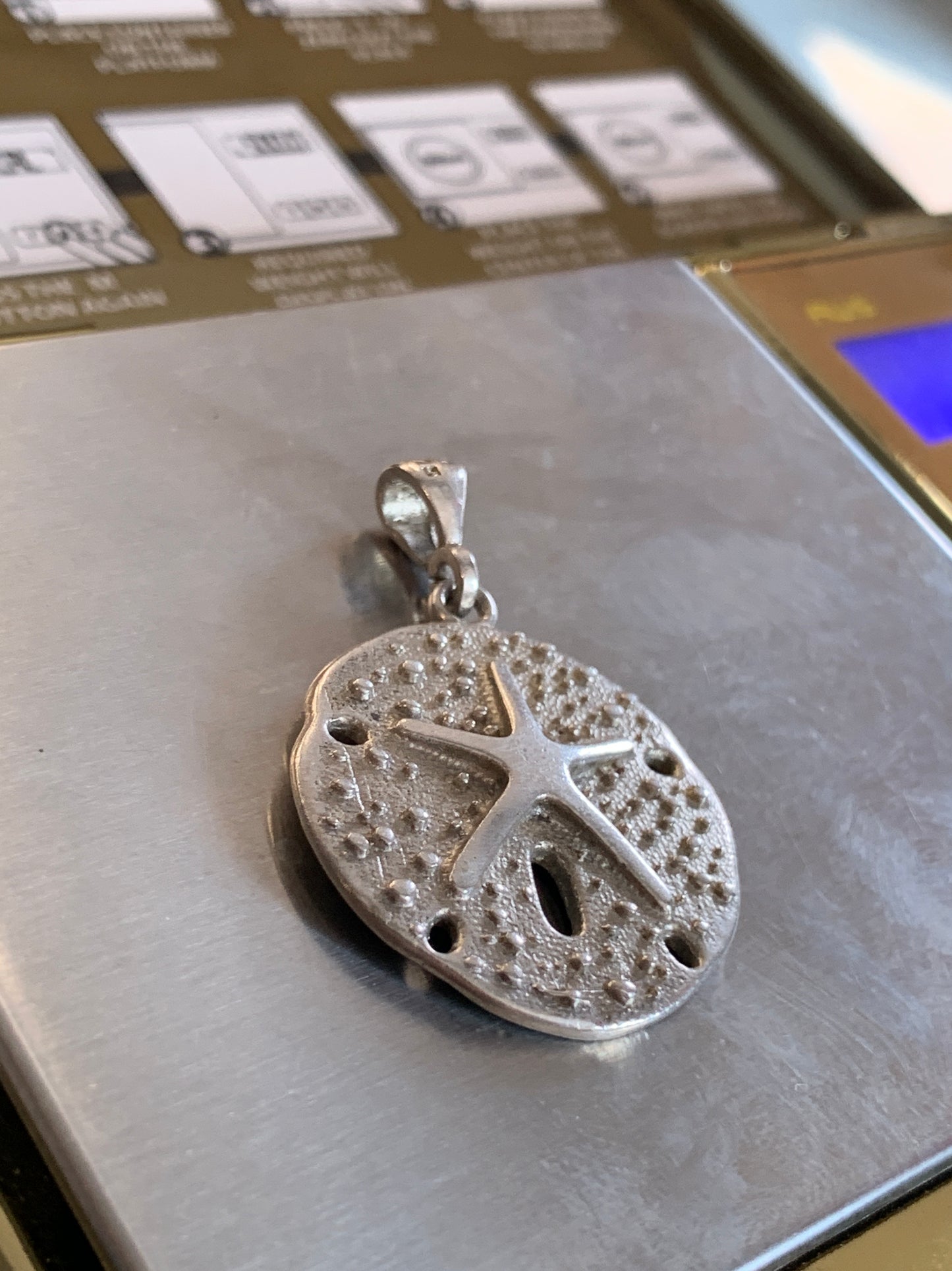 SAND DOLLAR SILVER PENDANT (8.7 GRAMS)