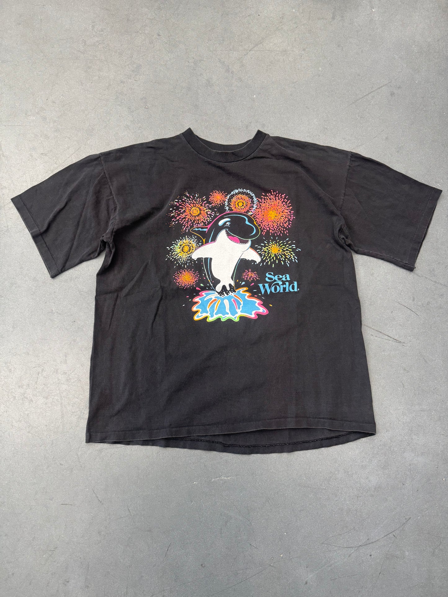90S SEA WORLD KILLER WHALE GLITTER FIREWORKS TEE (TNT TAG)