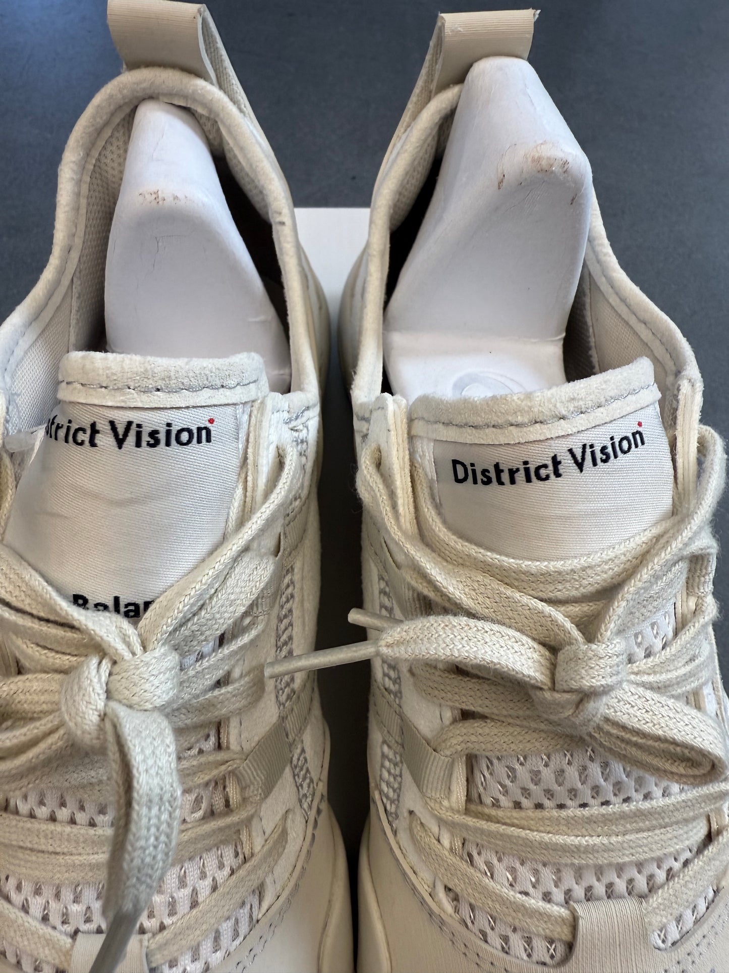 2025 SIZE 9 NEW BALANCE MT10 DISTRICT VISION CLOUD DANCER - WHITE (NEW WITH BOX)