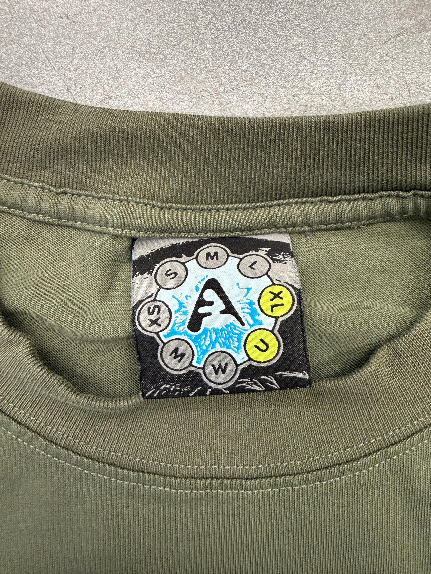 SLAWN LOGO LOCK TEE - OLIVE