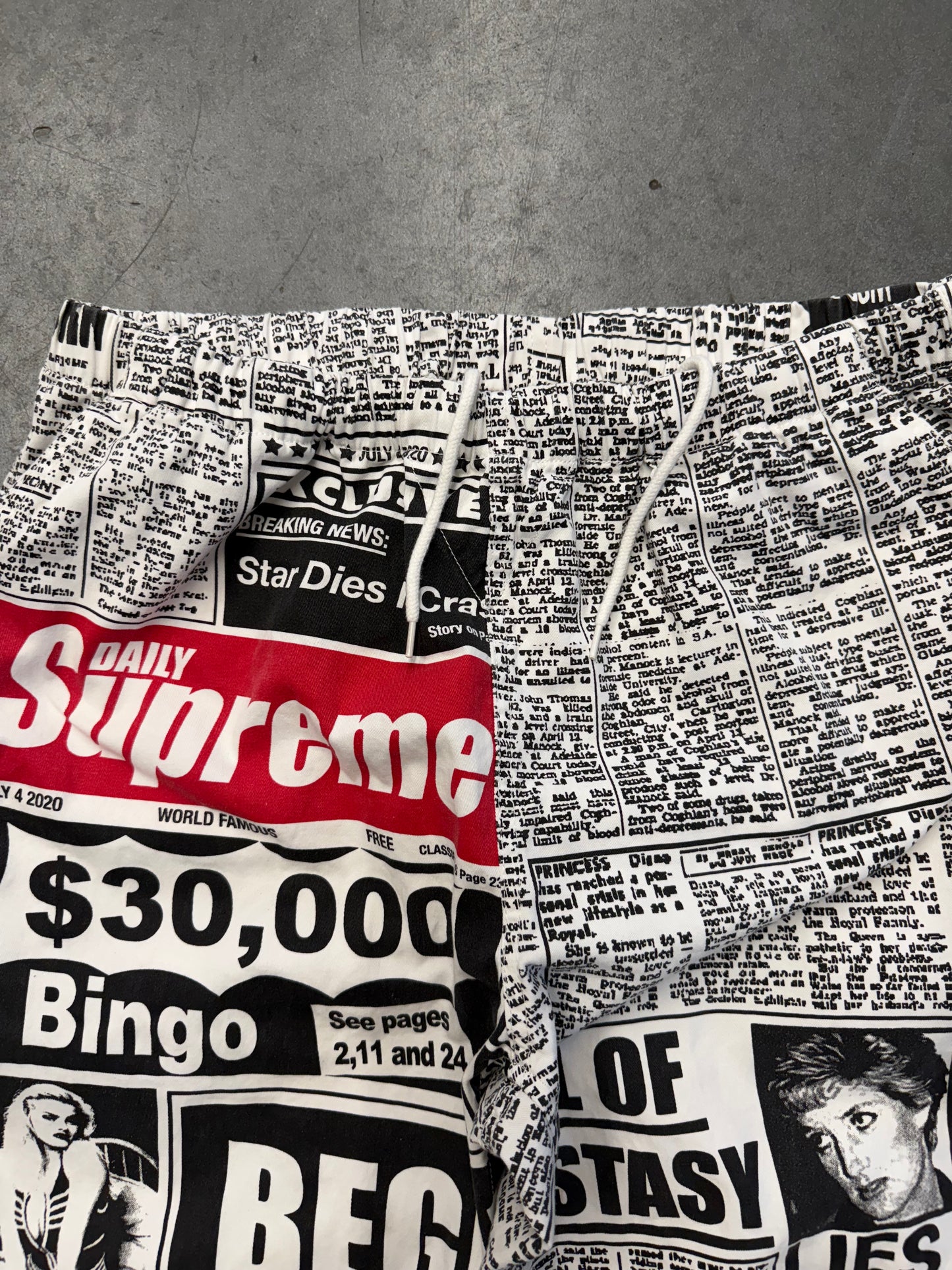 FW18 SUPREME NEWSPRINT SKATE PANT