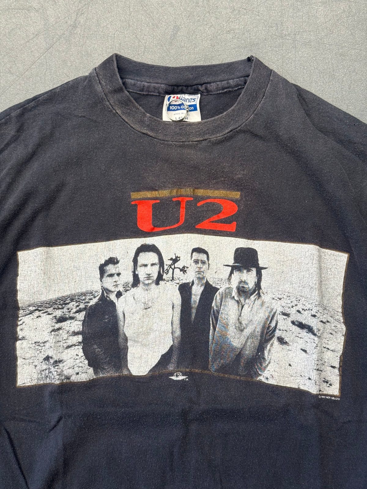1987 U2 THE JOSHUA TREE BAND PORTRAIT FALL TOUR EE (HANES TAG)
