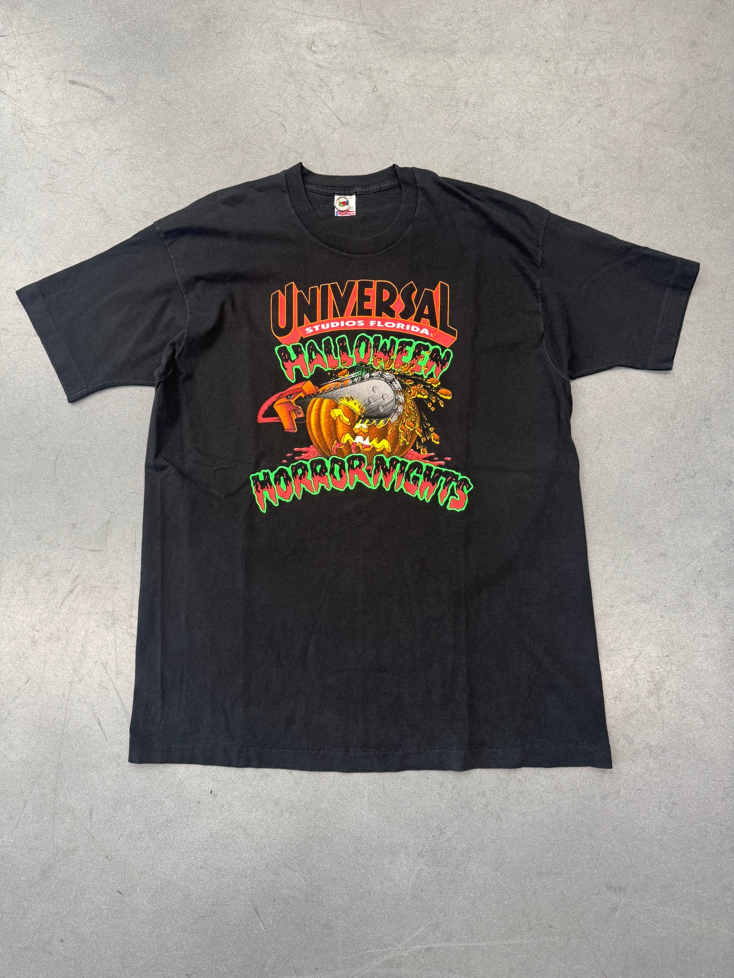 90S UNIVERSAL HALLOWEEN HORROR NIGHTS "I SURVIVED" CHAINSAW TEE (FOTL TAG)