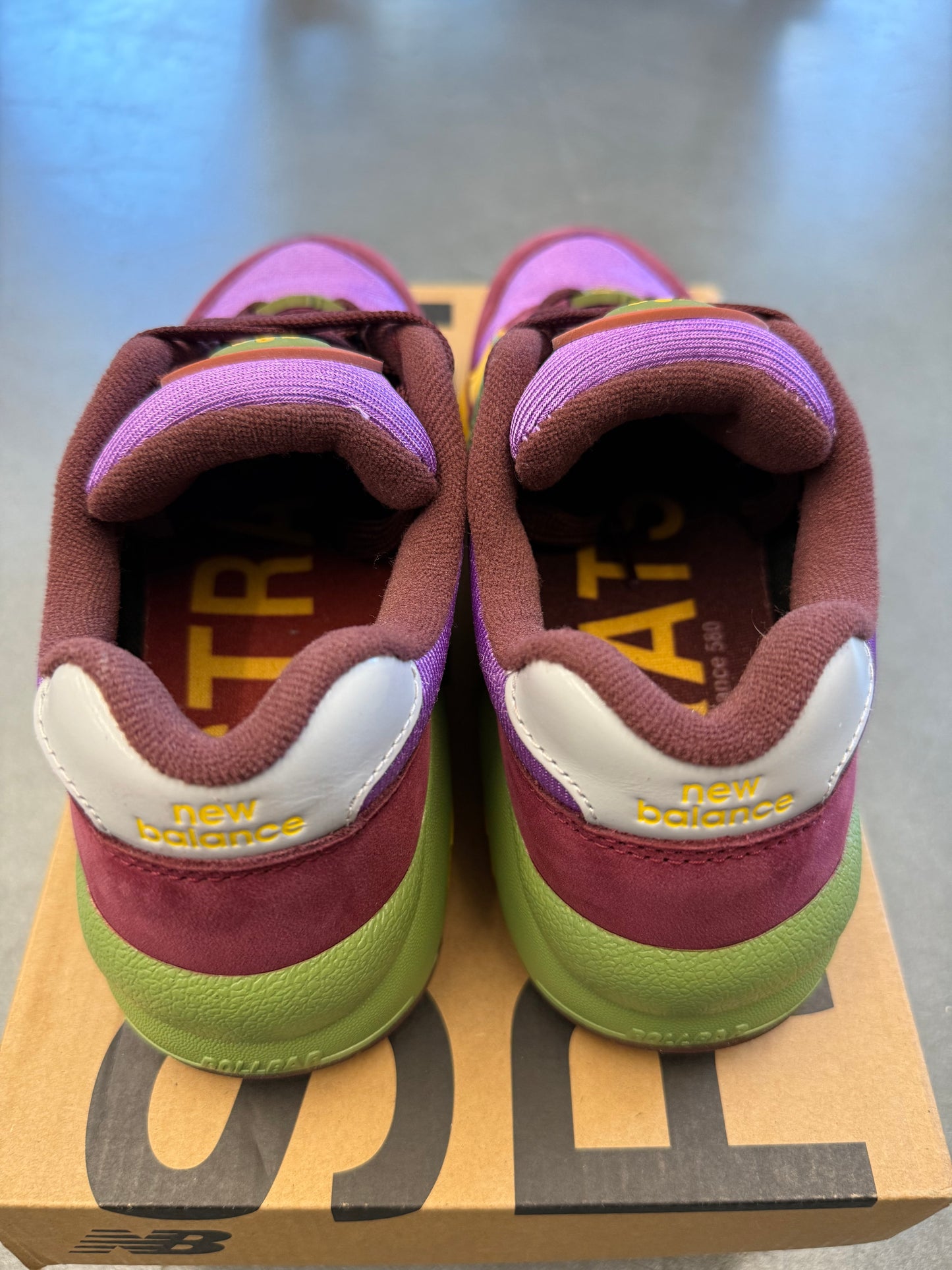 2022 SIZE 5 NEW BALANCE 580 STRAY RATS MAROON PURPLE (PRE-OWNED WITH BOX)