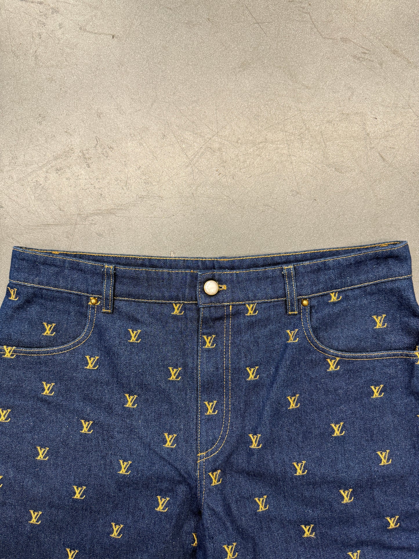 SS24 LOUIS VUITTON EMBROIDERED SIGNATURE DENIM SHORTS