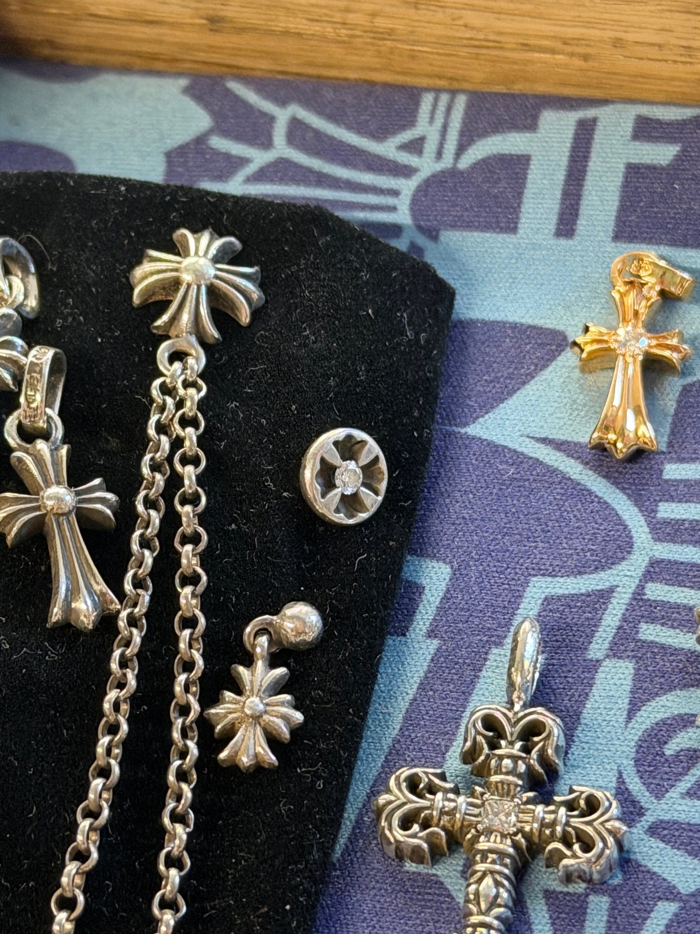 CHROME HEARTS SILVER PLUS DIAMOND STUD EARRING