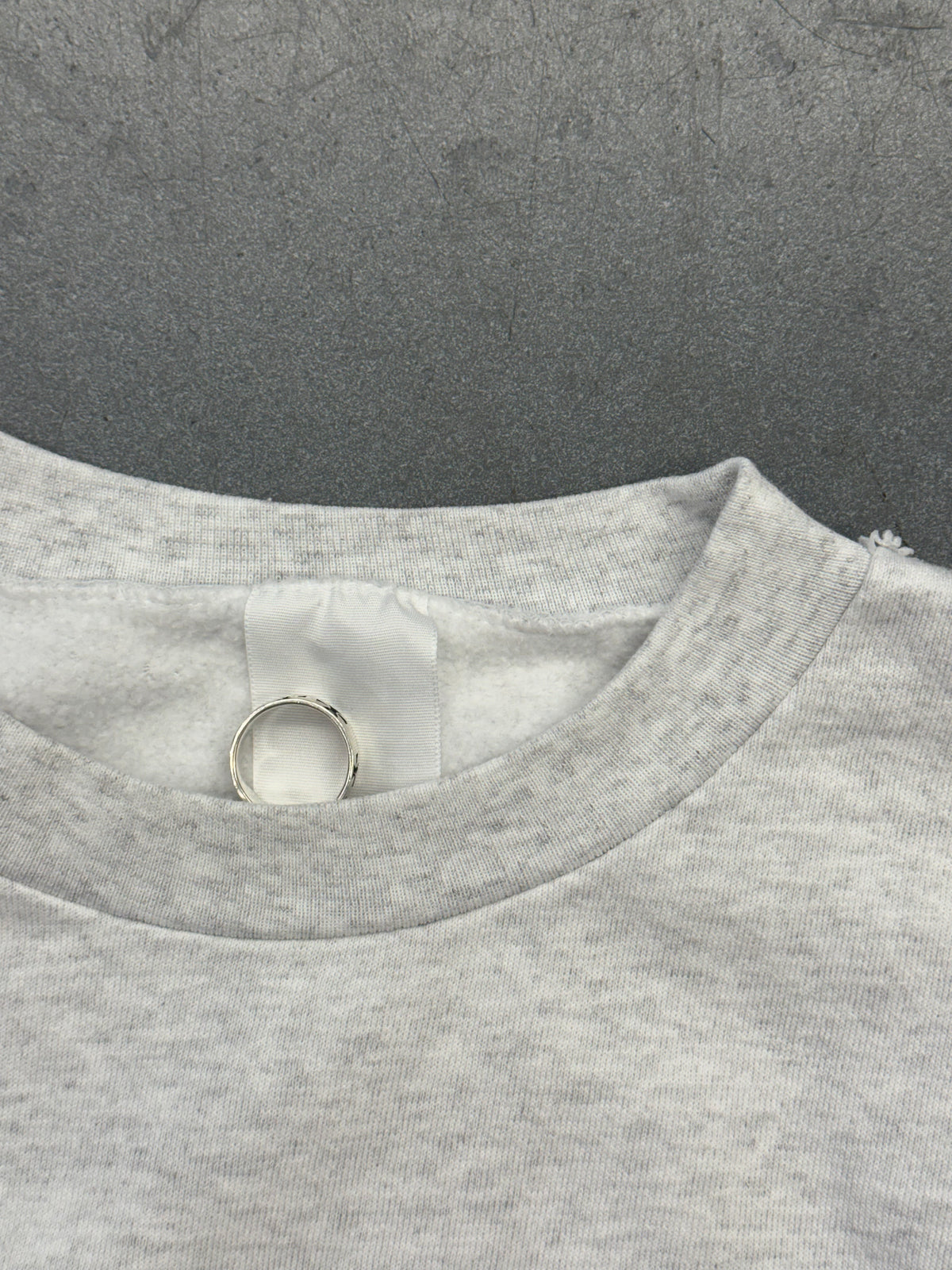1998 WORLD SERIES CHAMPIONS NEW YORK YANKEES RING CREWNECK SWEATER (FADED TAG)