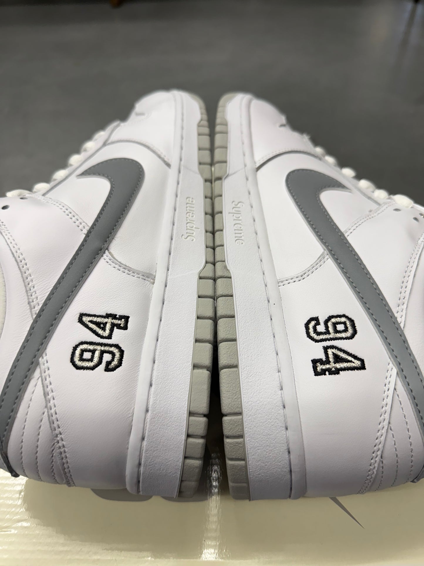 NIKE SB DUNK LOW SUPREME 94 WHITE METALLIC SILVER