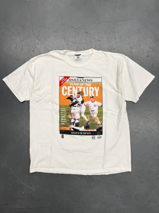 1999 MLB NEW YORK YANKEES WORLD SERIES CHAMPIONS DAILY NEWS TEAM OF THE CENTURY TEE (JERZEES TAG)