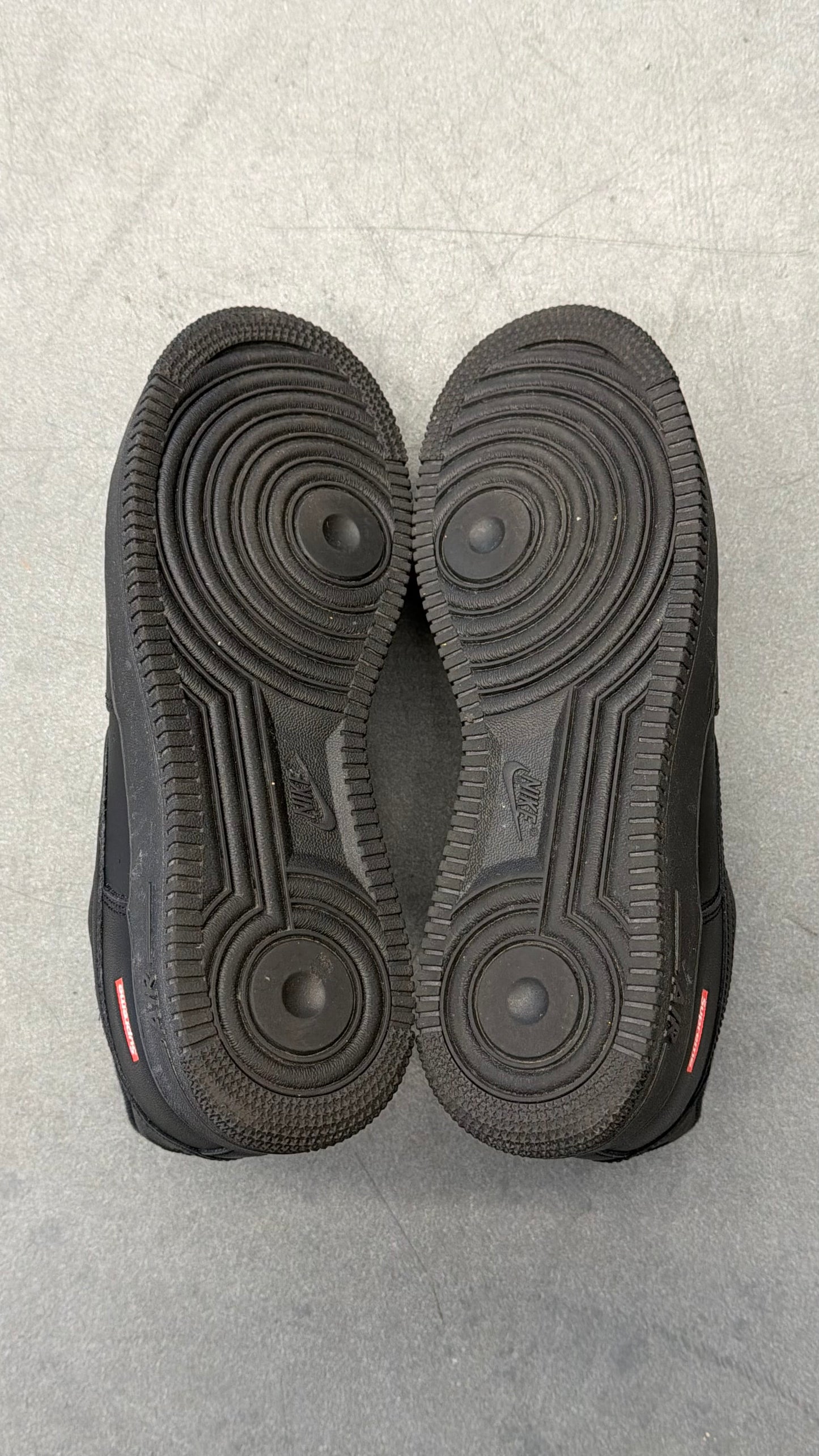 NIKE AIR FORCE 1 LOW SUPREME BLACK