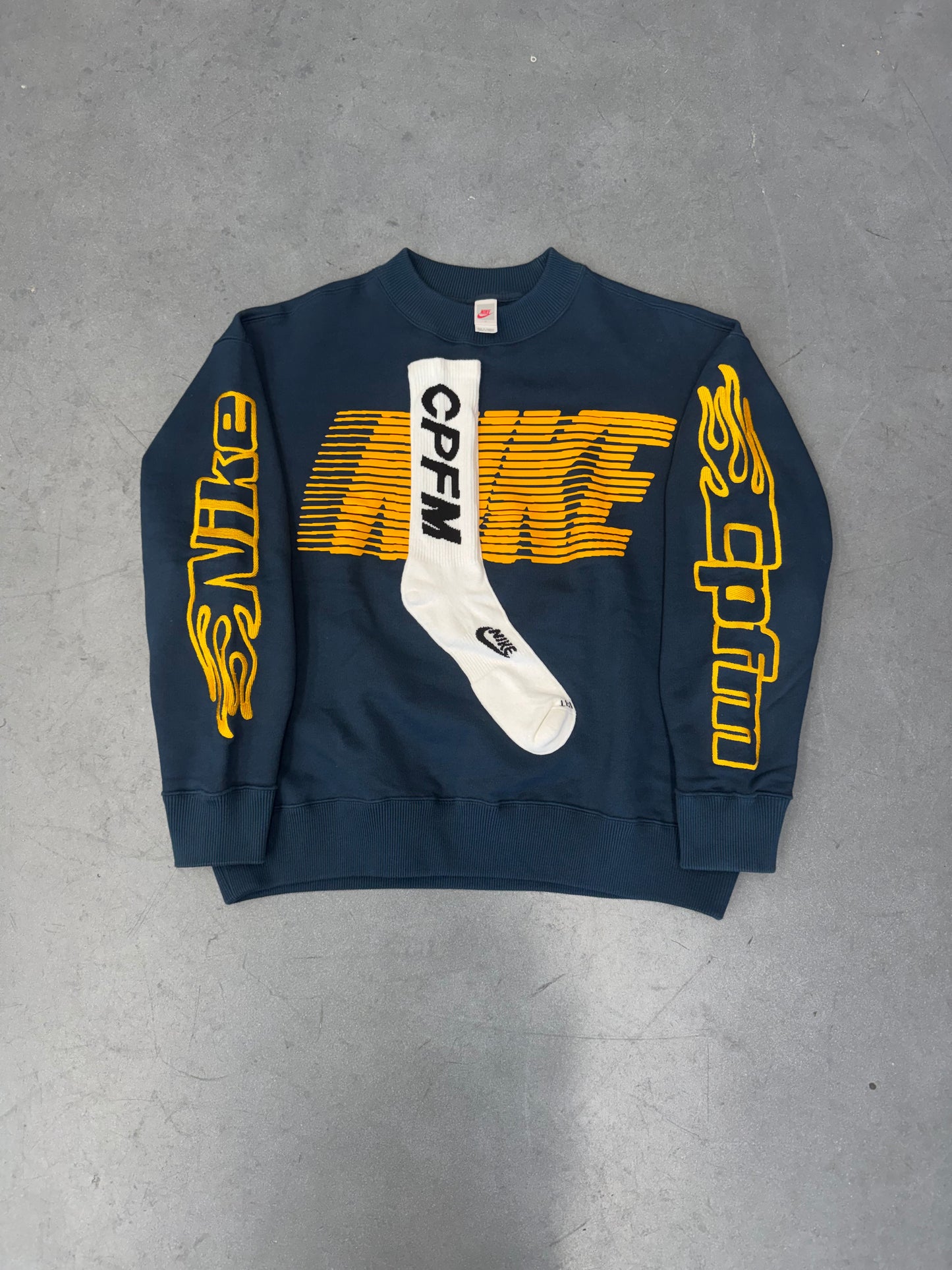 NIKE X CACTUS PLANT FLEA MARKET SOCKS FLEECE CREWNECK