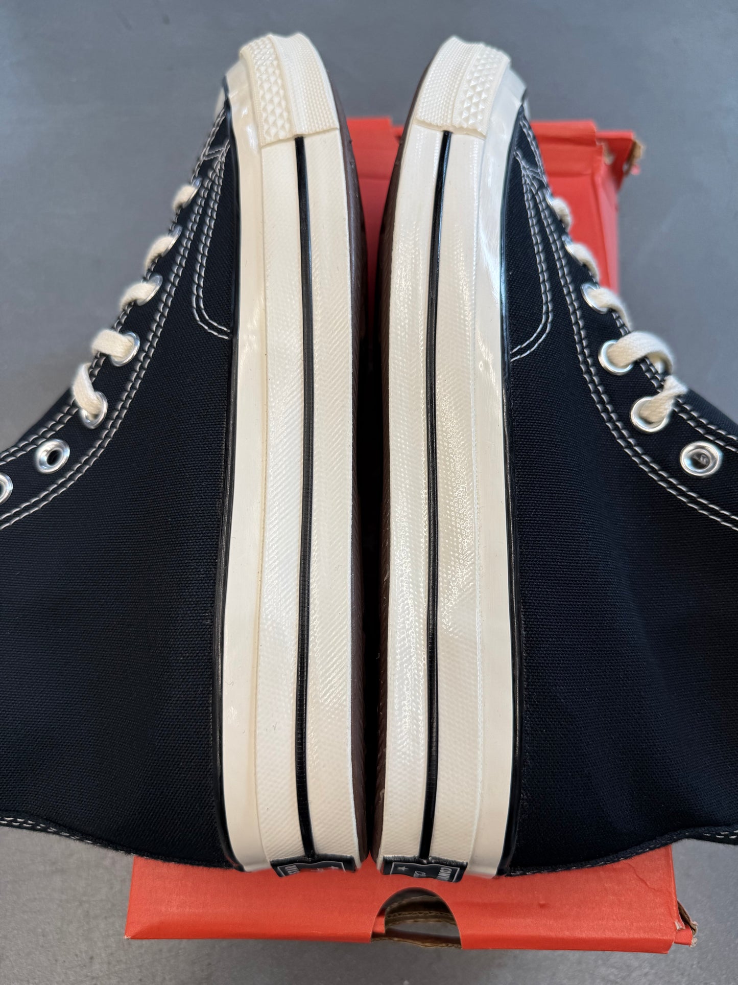 CONVERSE CHUCK TAYLOR ALL STAR CLEAN MID (WITH BOX)