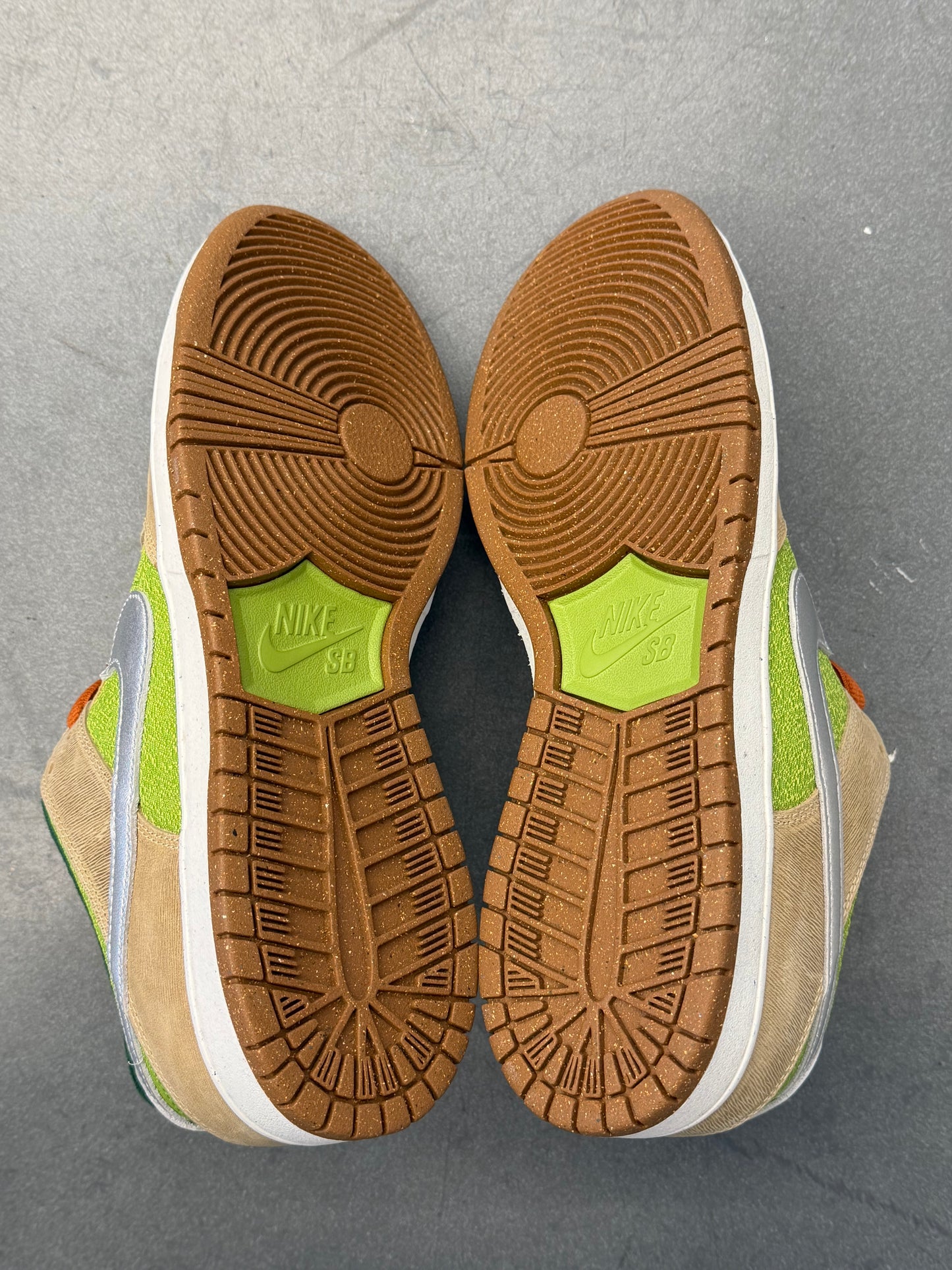 2024 NIKE SB DUNK LOW ESCARGOT (W/BOX)