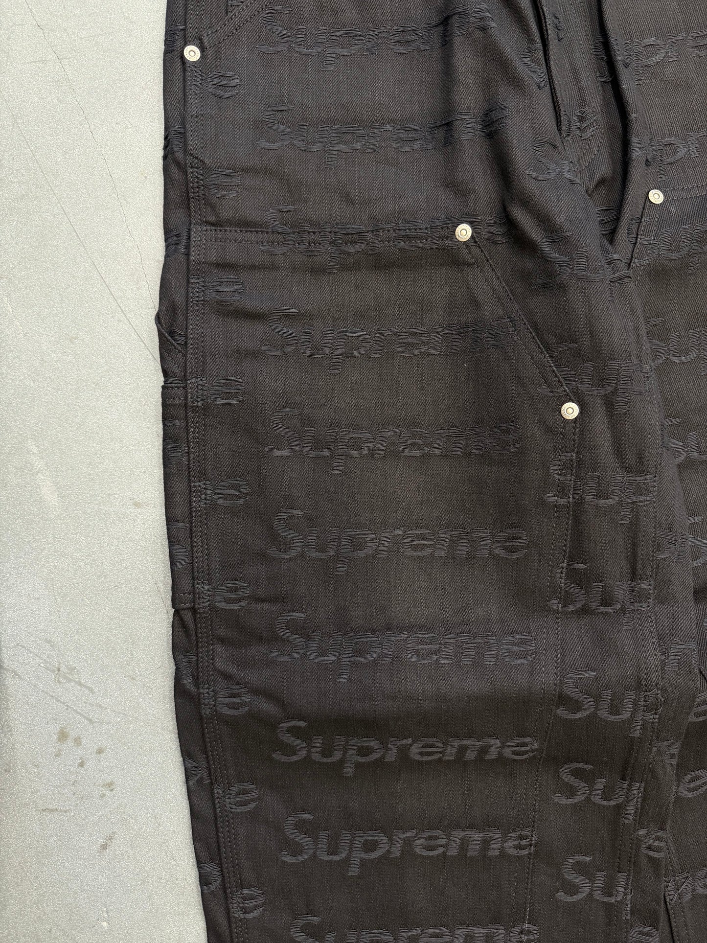 FW25 SUPREME JACQUARD LOGOS DOUBLE KNEE DENIM PAINTER JEAN - BLACK