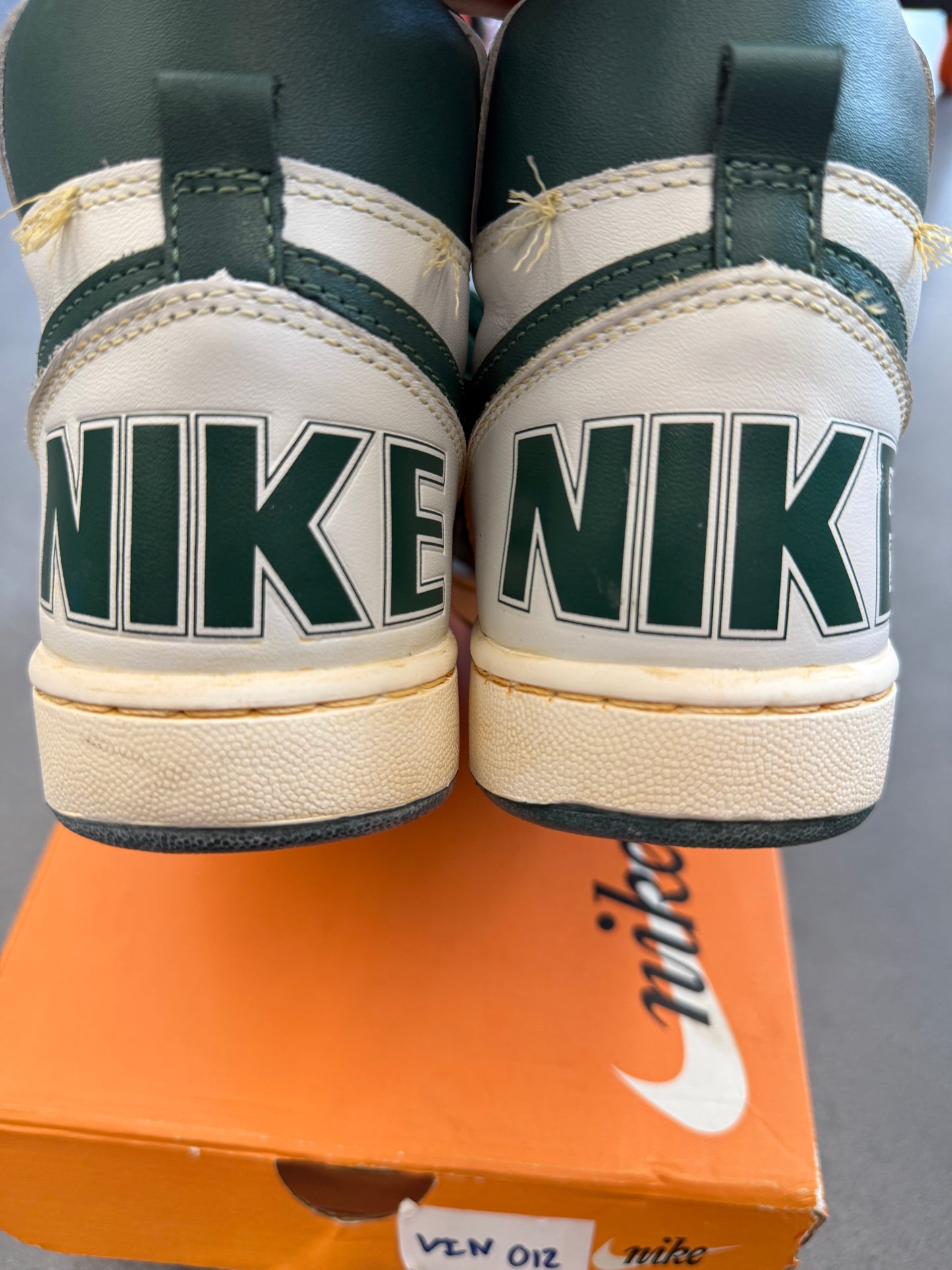 2008 SIZE 9 NIKE TERMINATOR HIGH VNTG - SWAN/NOBLE GREEN (NEW WITH BOX AND LACES)