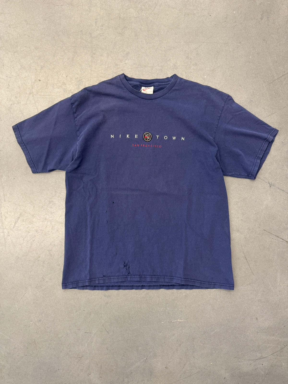 90S NIKETOWN SAN FRANCISCO EMBROIDERED TEE (RED/WHITE NIKE TAG)
