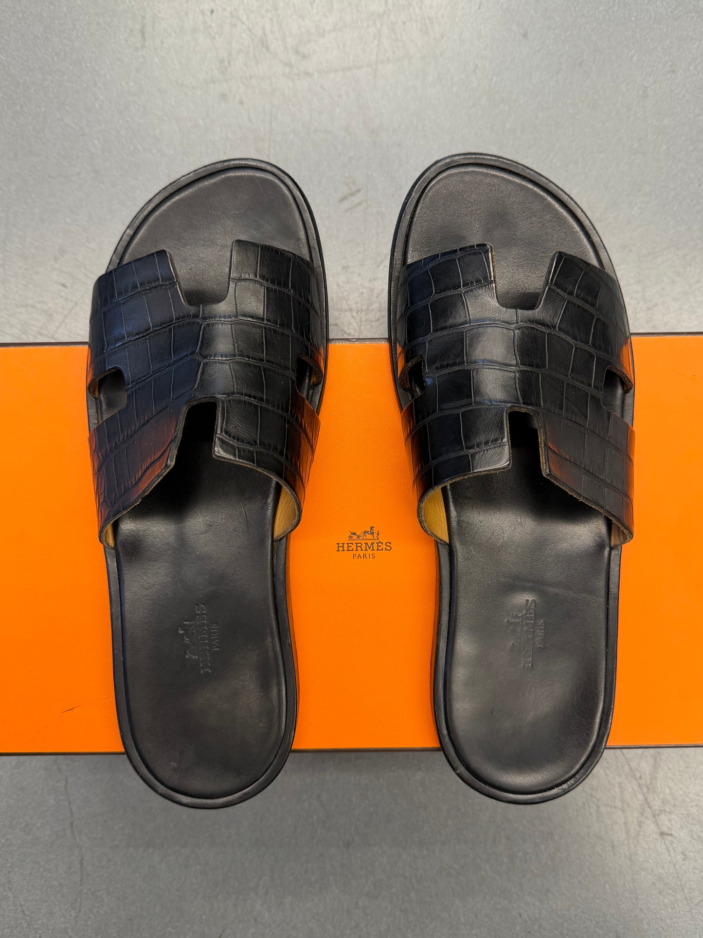 SIZE 43 HERMES IZMIR CROCODILE SANDAL  - BLACK (PRE-OWNED WITH BOX)