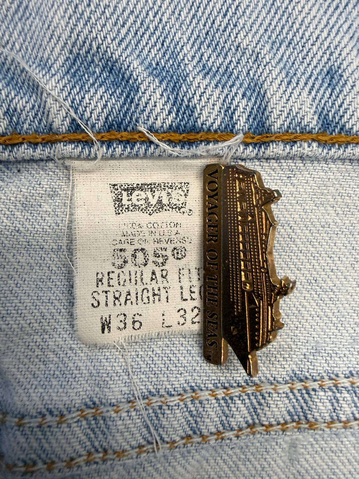 VINTAGE LEVI'S 505 REGULAR FIT FADED BLUE DENIM JEANS (36X32)