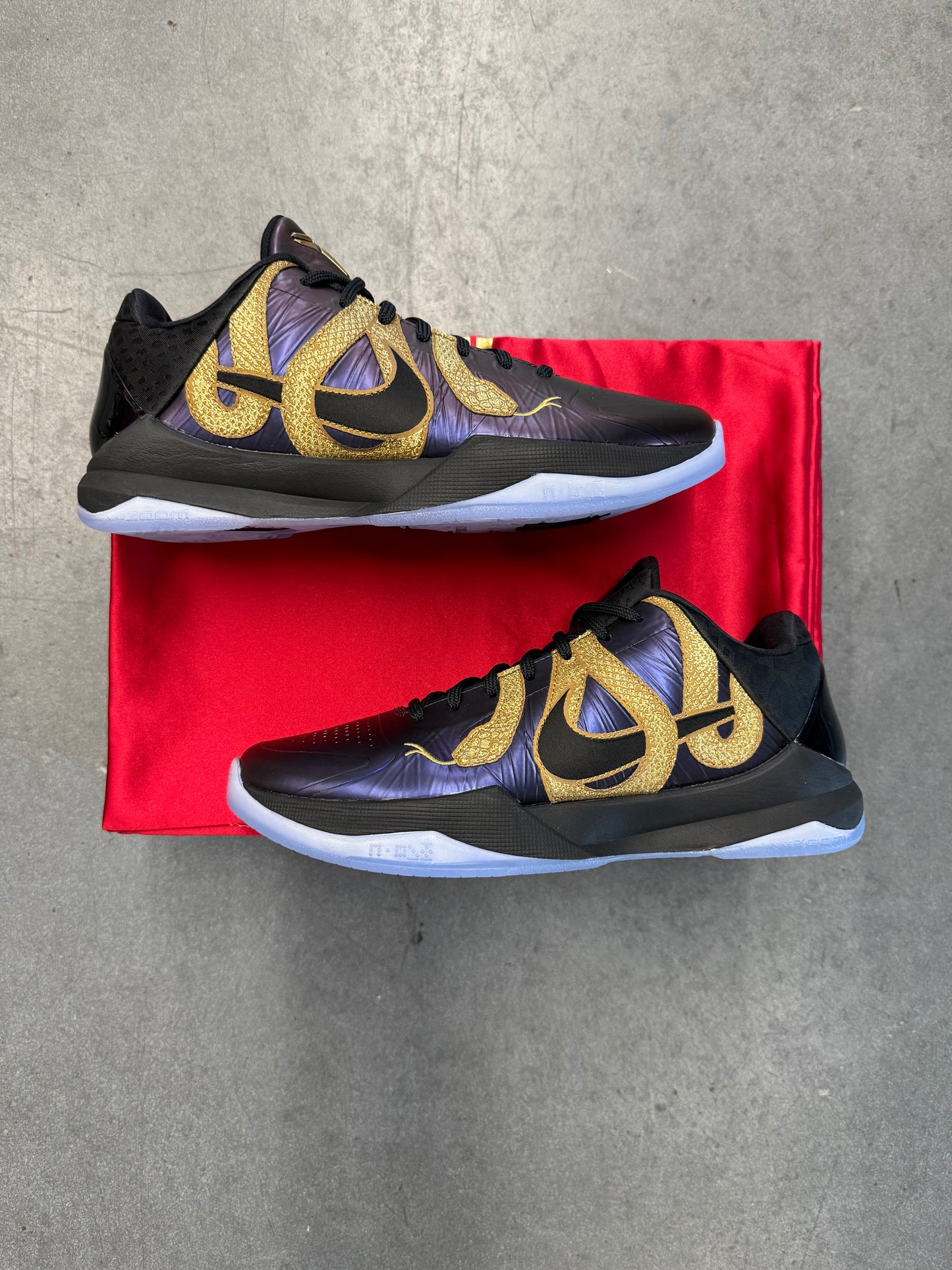 2025 SIZE 8.5 NIKE KOBE V PROTRO YEAR OF THE MAMBA EGGPLANT (NEW WITH BOX)