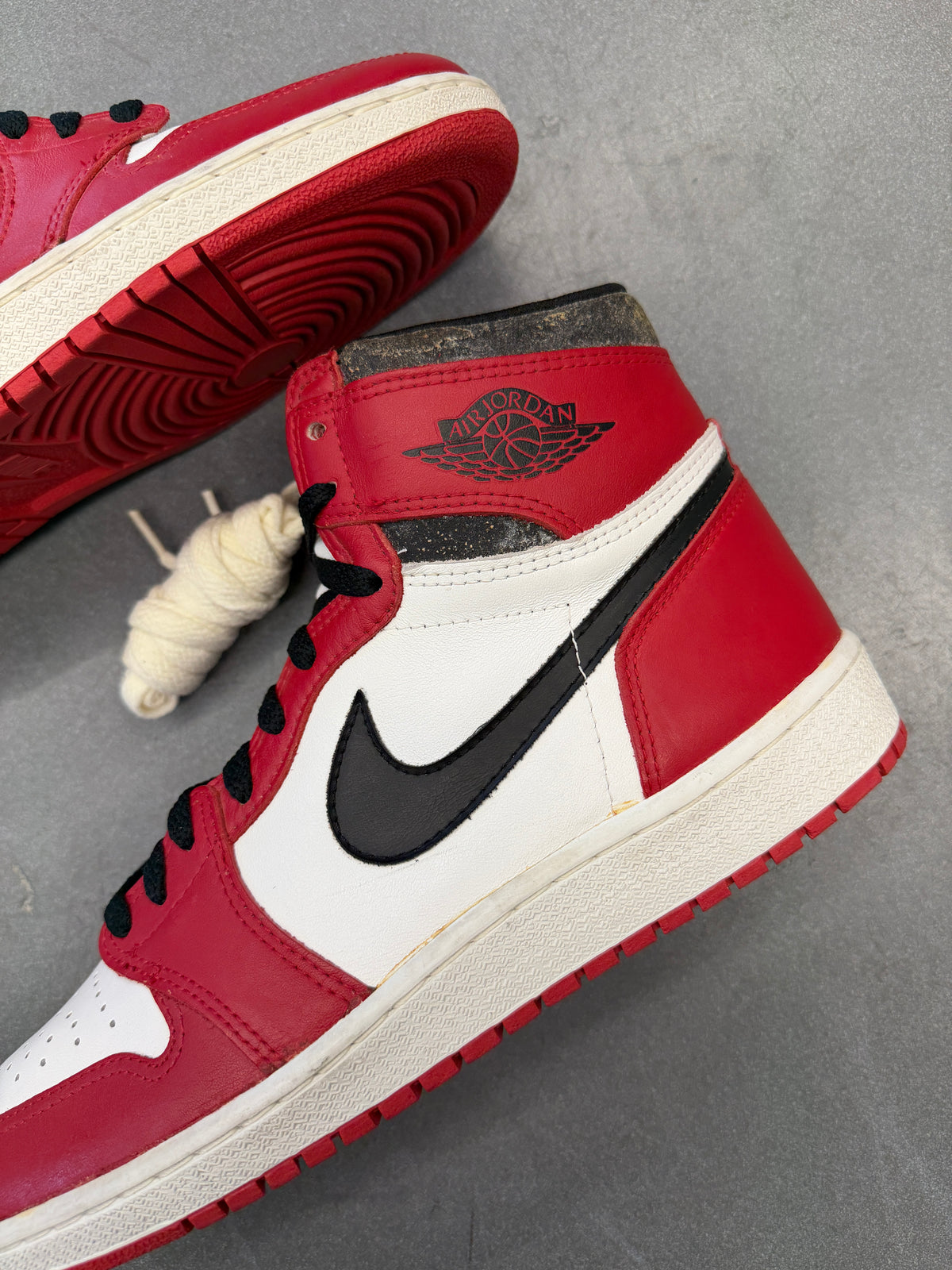 1985 AIR JORDAN 1 HIGH CHICAGO (DEADSTOCK NEVER WORN)