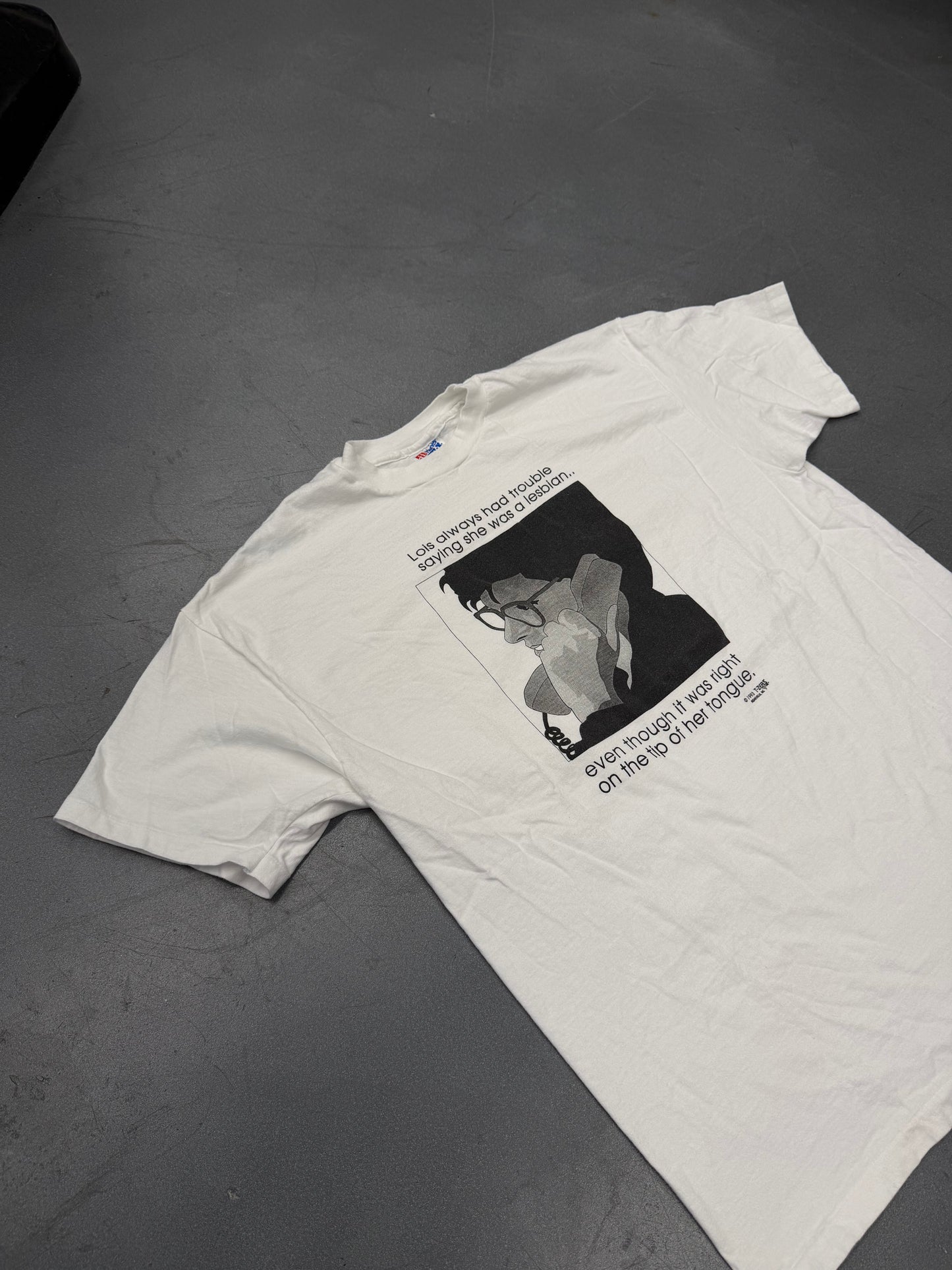 1993 "LOIS ALWAYS HAD TROUBLE SAYING SHE WAS A LESBIAN..." TEE (HANES TAG)