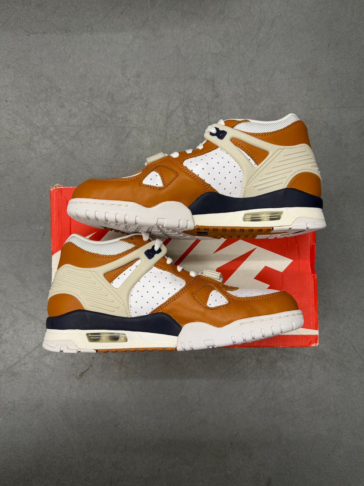 SIZE 9 2014 NIKE AIR TRAINER 3 MEDICINE BALL (NEW WITH BOX)