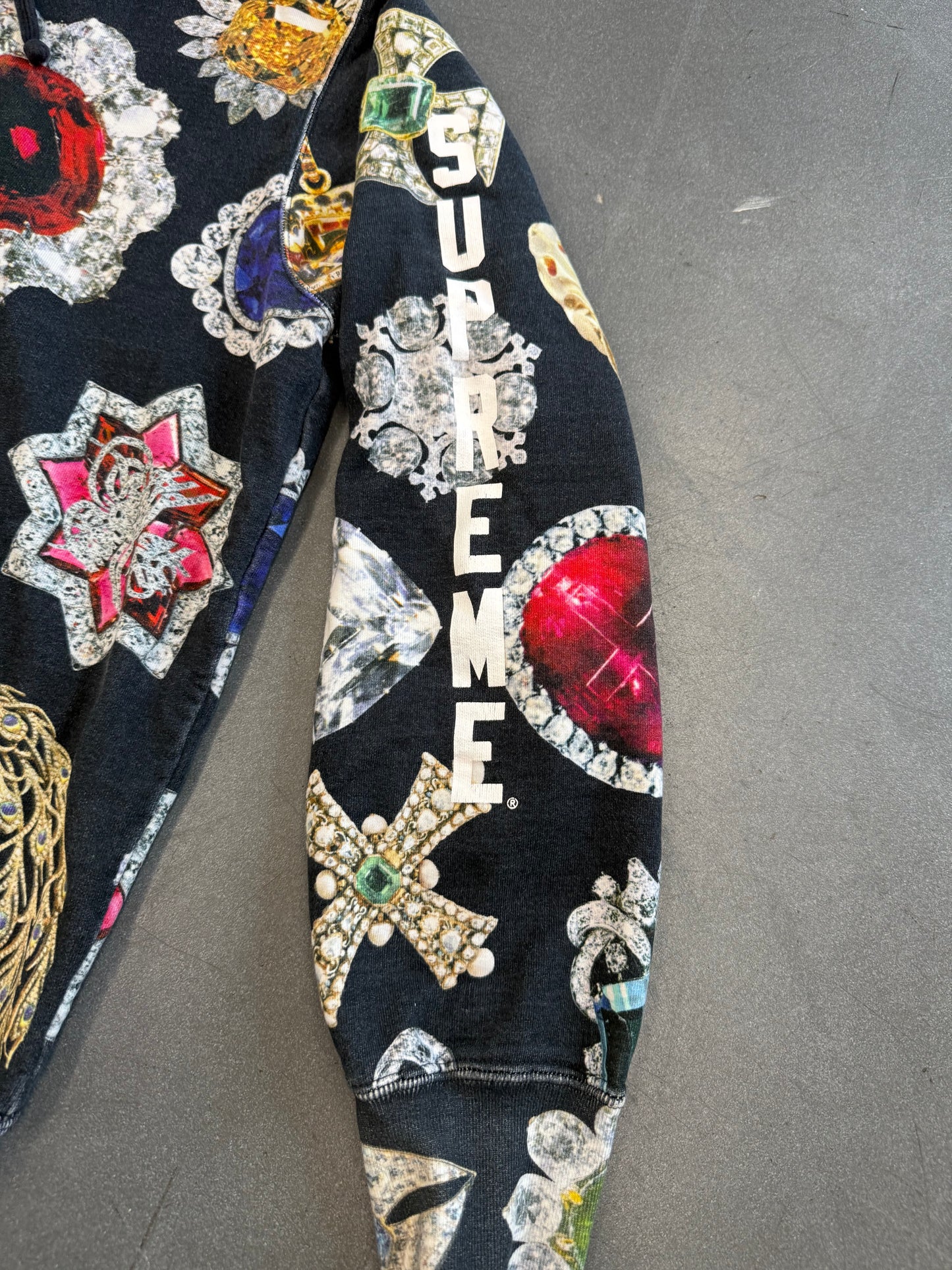 FW18 SUPREME JEWELS HOODED SWEATSHIRT