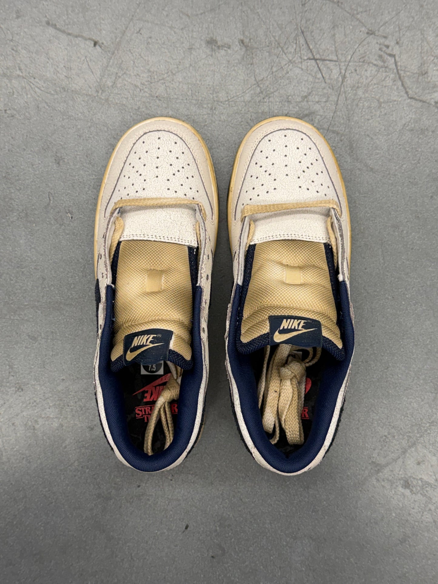 2025 NIKE DUNK LOW STRANGER THINGS - PHANTOM (W/BOX)
