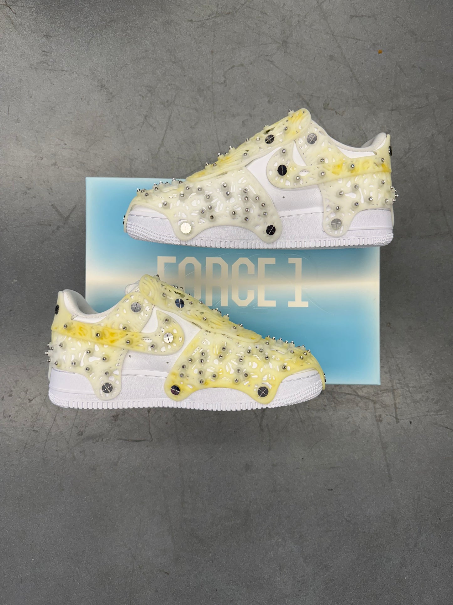 SIZE 9W NIKE AIR FORCE 1 LOW SWARVOSKI RETROFLECTIVE CRYSTAL WHITE (2021) (NEW WITH DEFECTS) (CC)