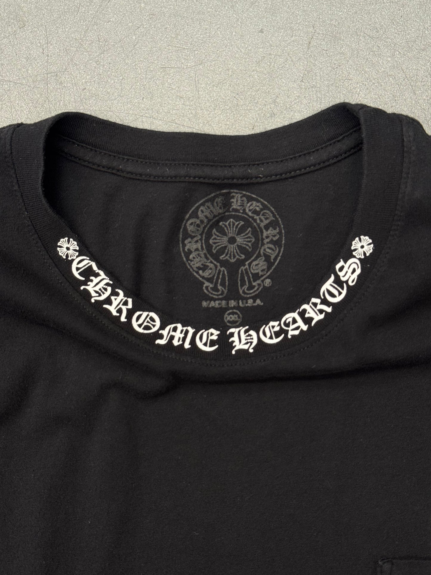 CHROME HEARTS SCRIPT COLLAR TEE - BLACK