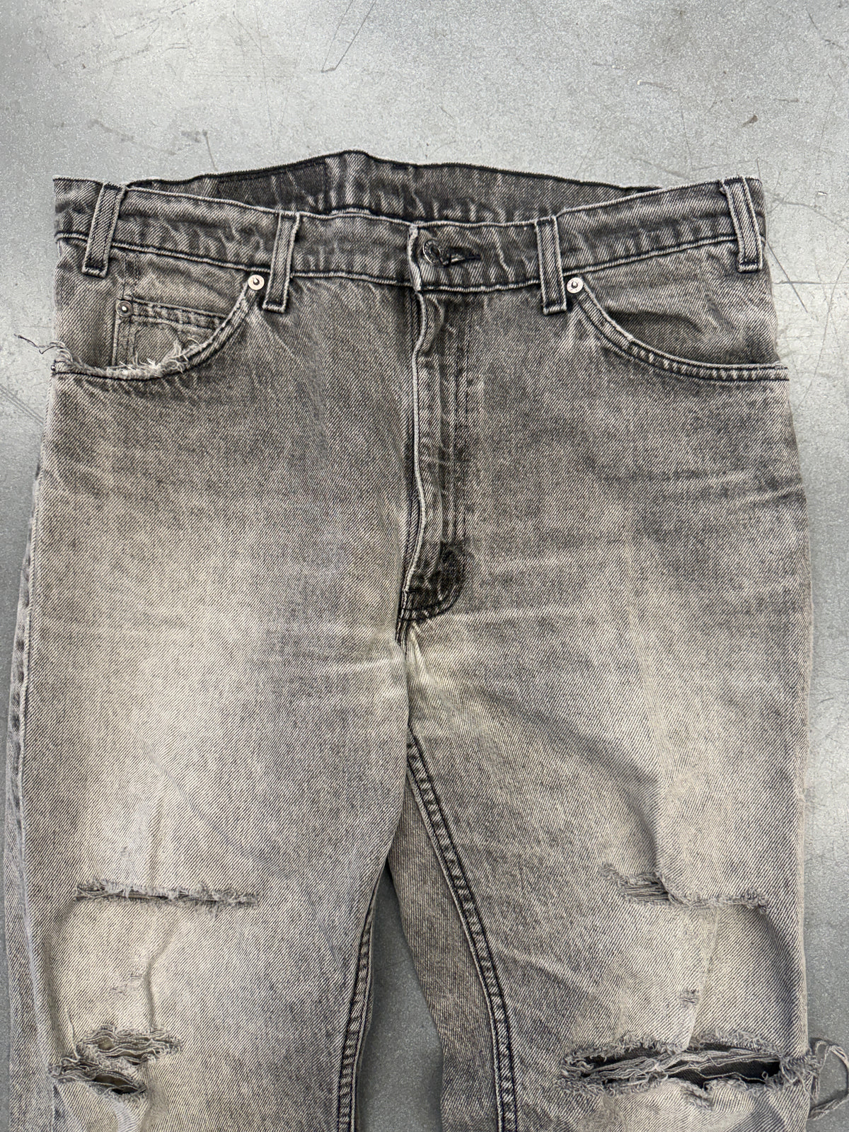 VINTAGE LEVI'S 505 REGULAR FIT FADED BLACK DENIM JEANS (34X30)