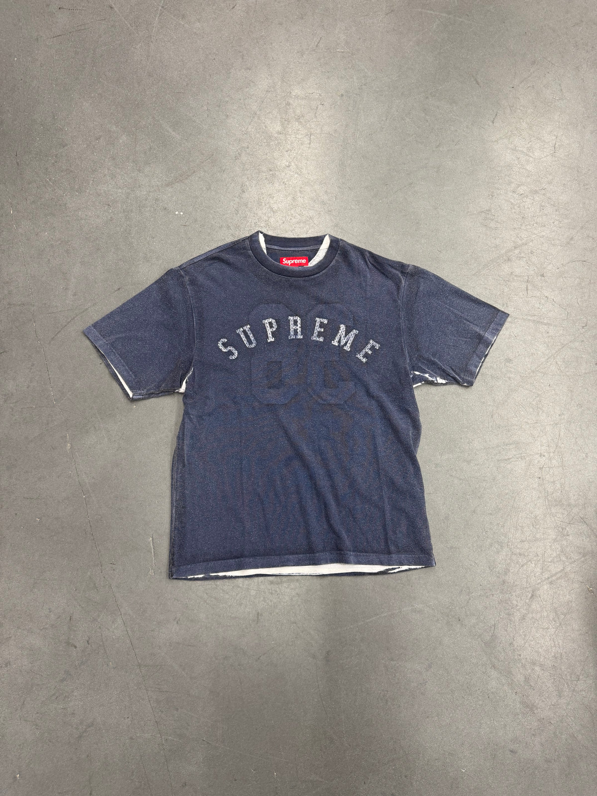 FW25 SUPREME OVERPRINT SS TOP - NAVY