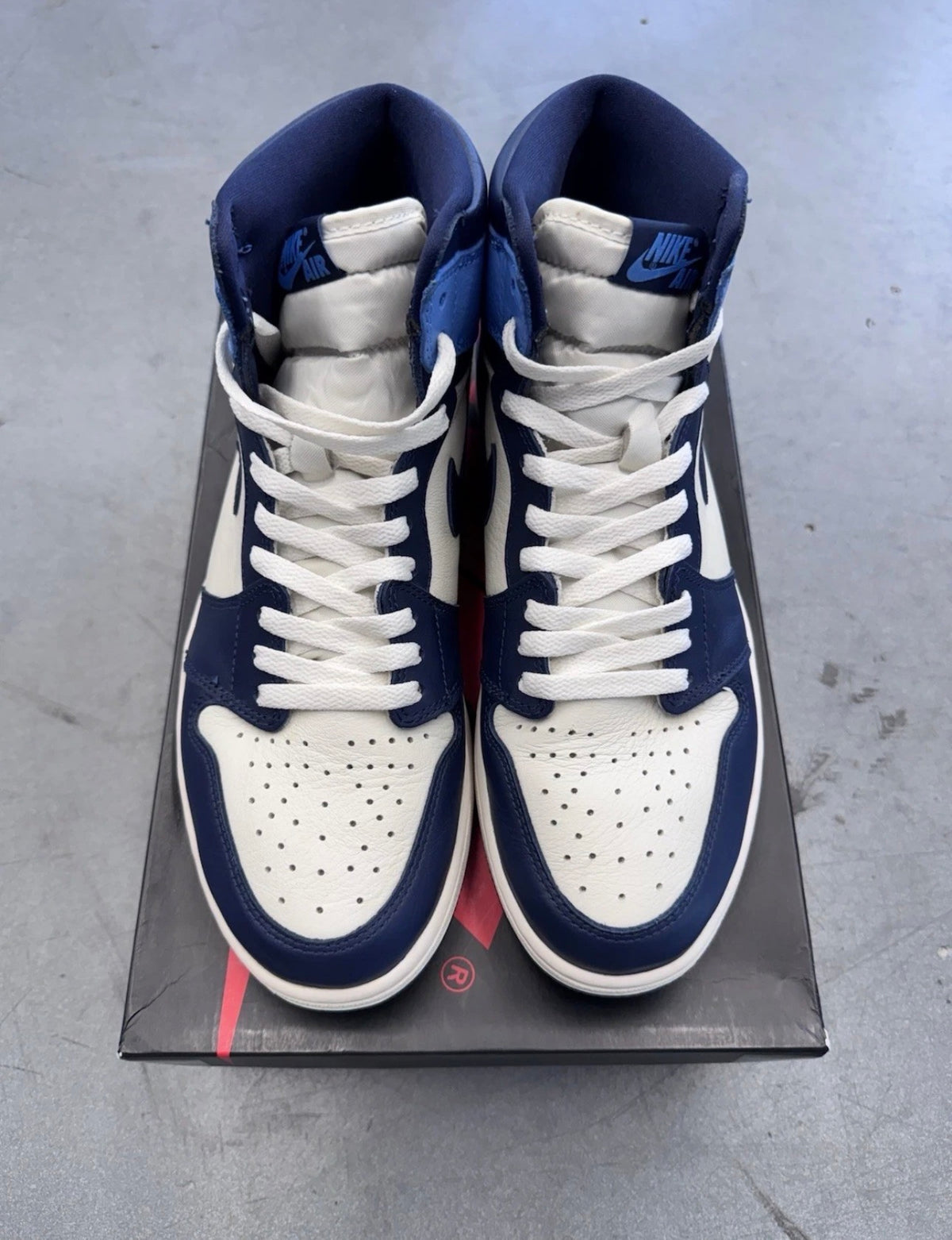2019 SIZE 10.5 JORDAN 1 RETRO HIGH OBSIDIAN WITH BOX