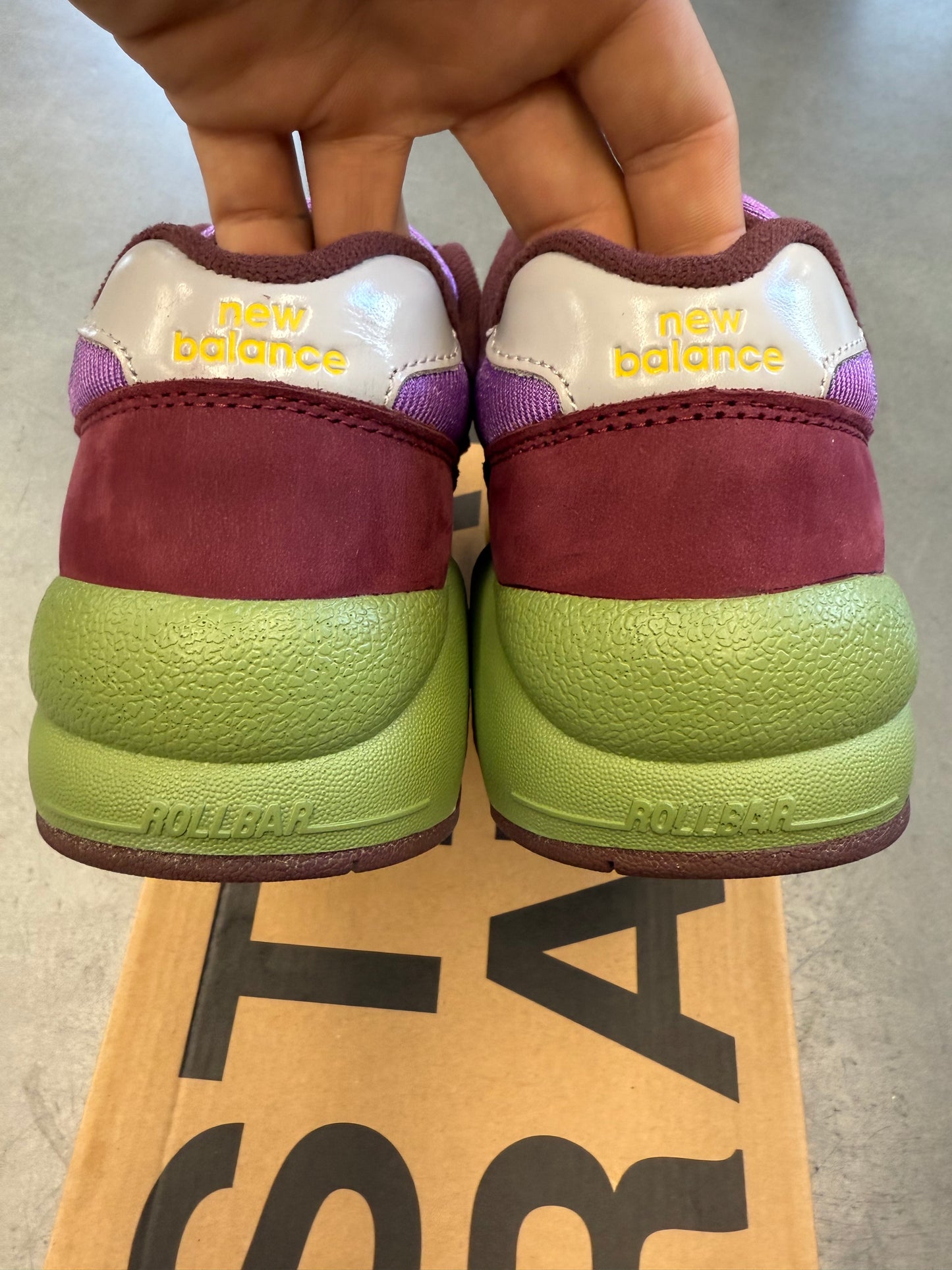 2022 SIZE 5 NEW BALANCE 580 STRAY RATS MAROON PURPLE (PRE-OWNED WITH BOX)