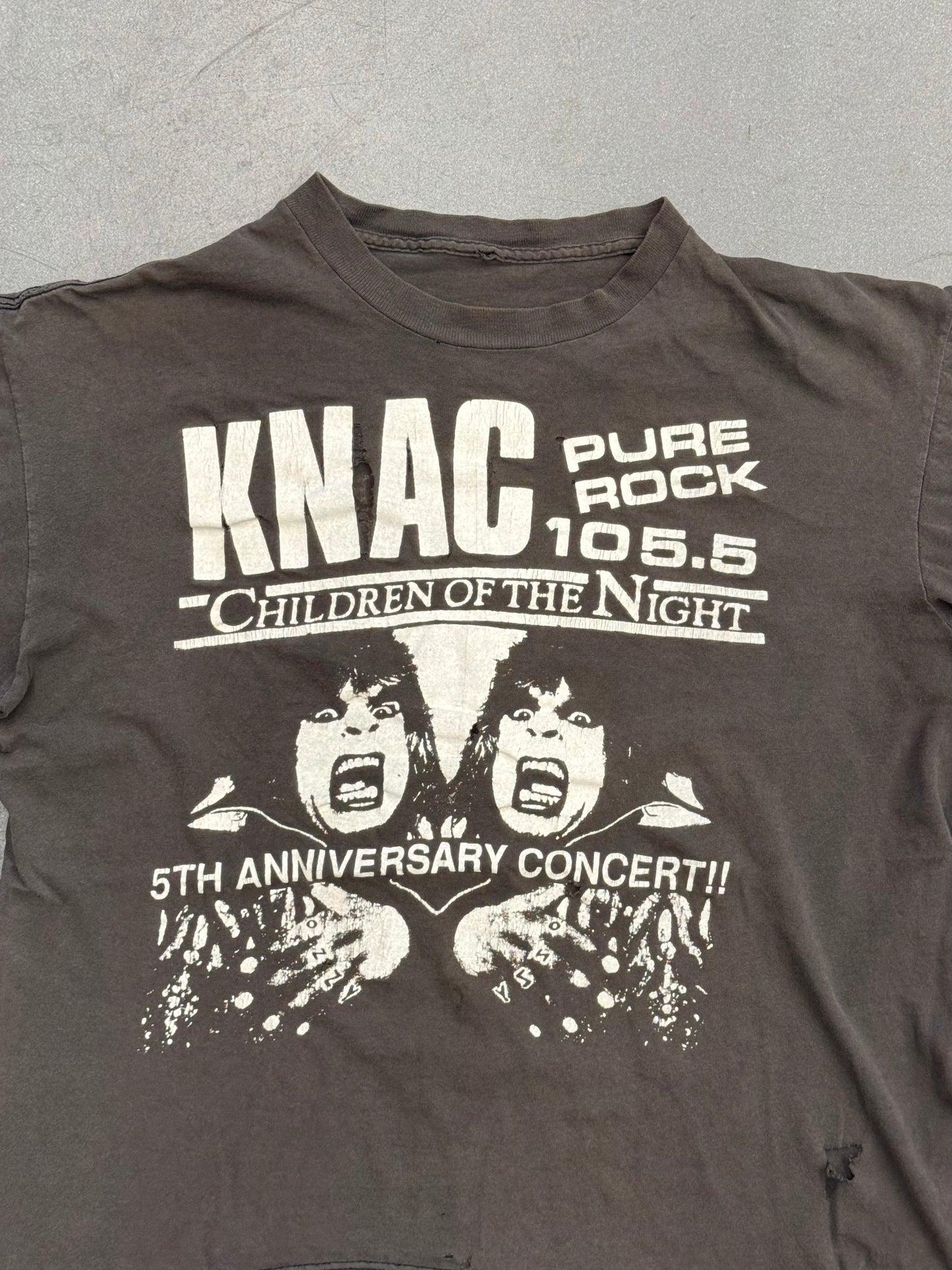 1991 CHILDREN OF THE NIGHT KNACK 105.5 PURE ROCK FADED CONCERT TEE (PULLED TAG)
