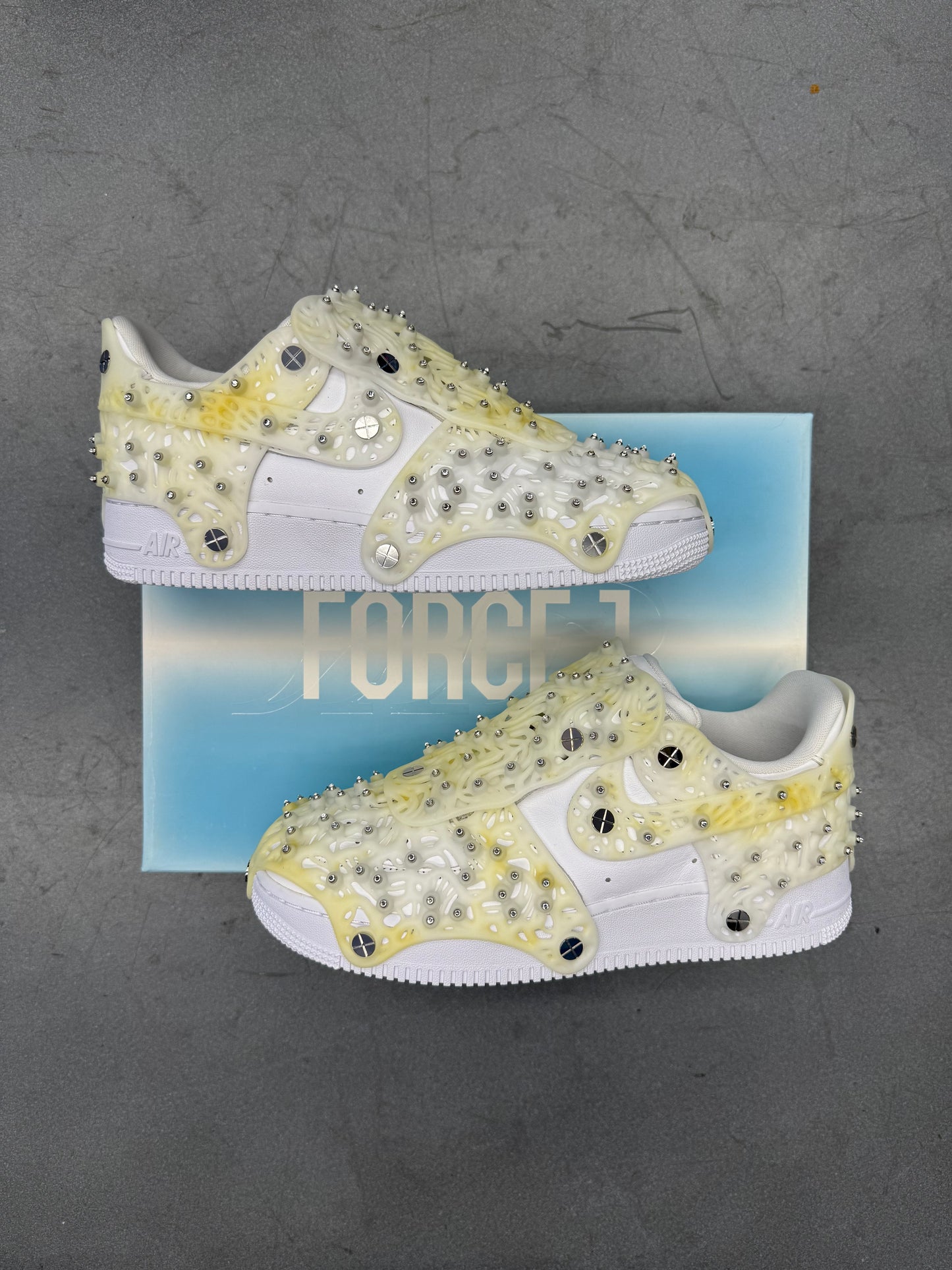 SIZE 9W NIKE AIR FORCE 1 LOW SWARVOSKI RETROFLECTIVE CRYSTAL WHITE (2021) (NEW WITH DEFECTS) (CC)