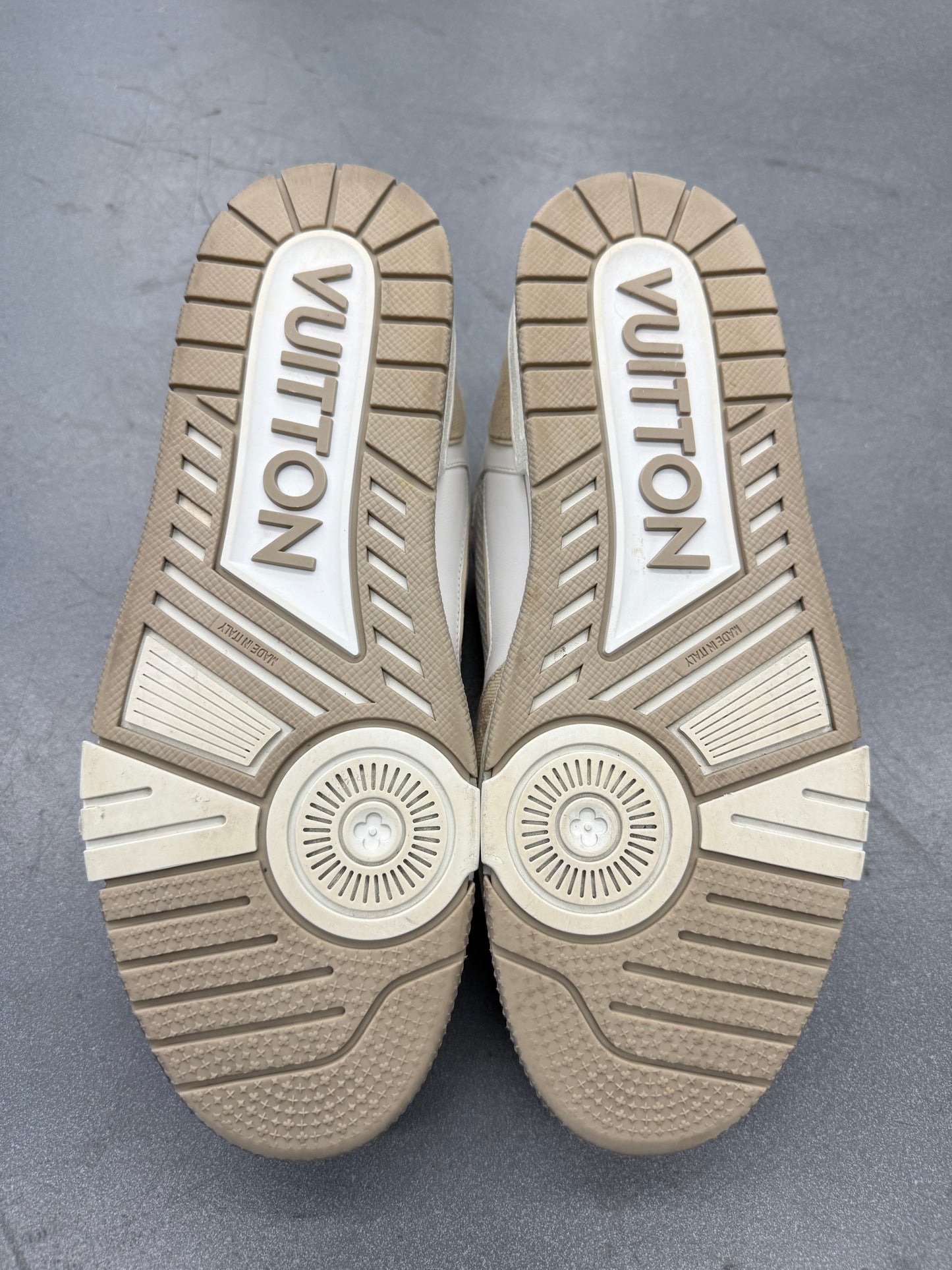 US 9.5 LV 8 LOUIS VUITTON LV TRAINER LOW 'VELCRO STRAP' BEIGE MONOGRAM