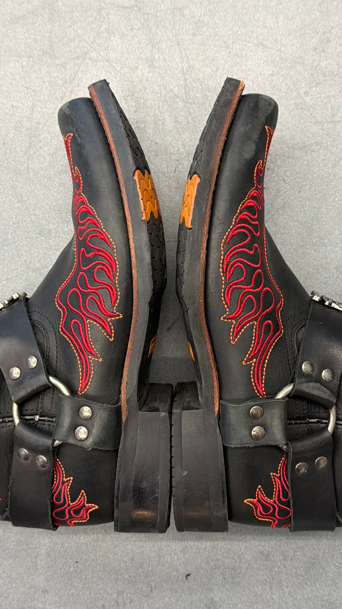HARLEY-DAVIDSON SLAYTON LEATHER FLAME-EMBROIDERED BOOTS WITH SKULL HARDWARE (W/O BOX)