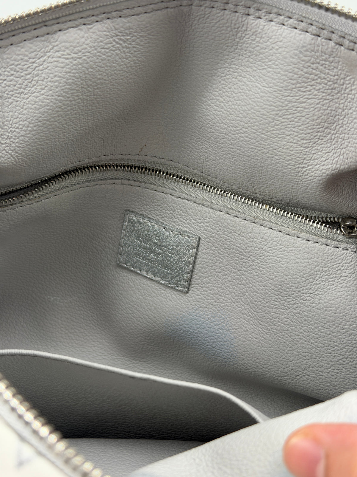 2024 LOUIS VUITTON COSMETIC POUCH - FROST GRADIANT SILVER