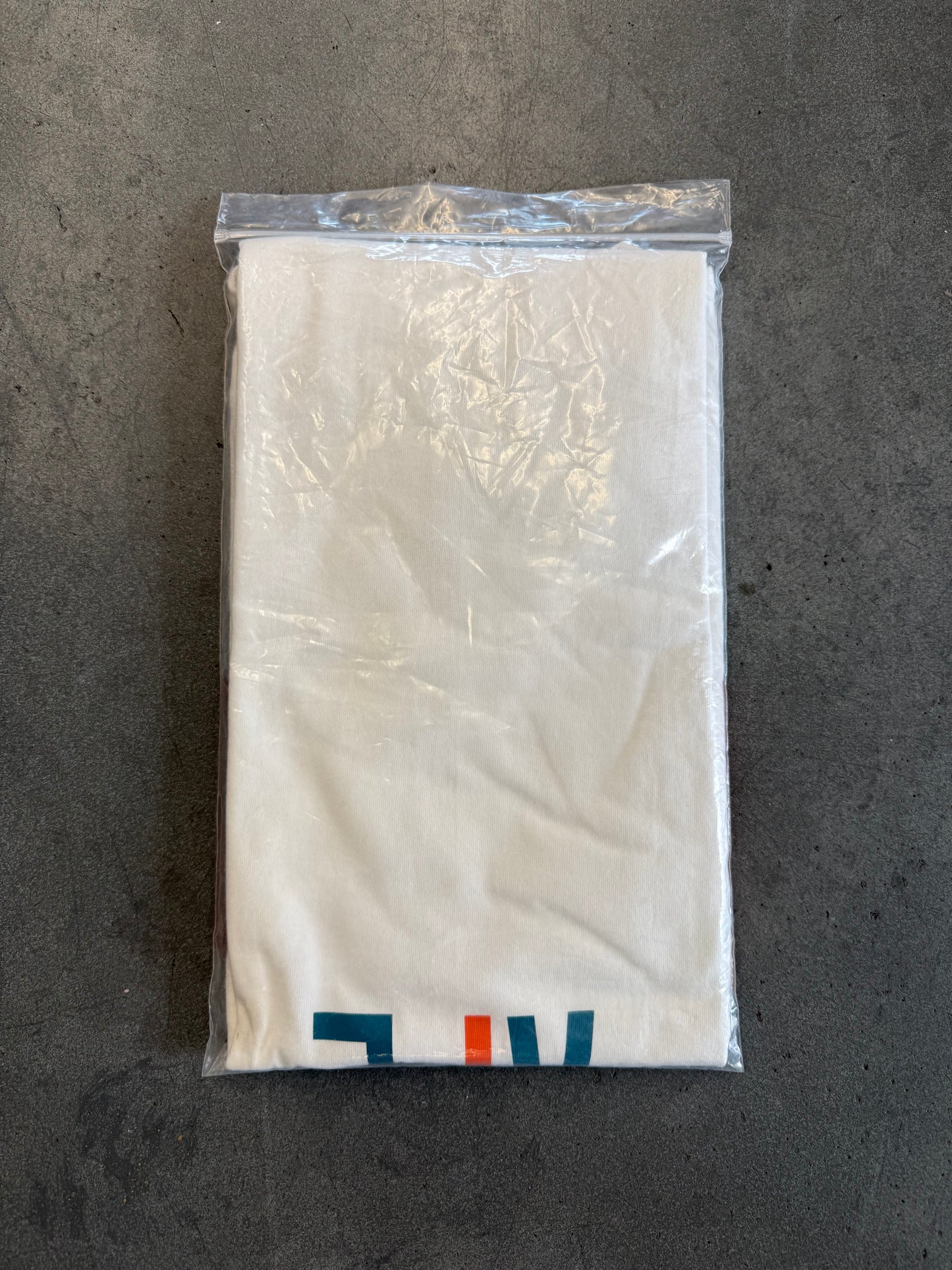 SS23 A BATHING APE BAPE COLORS NYC LOGO TEE - WHITE (XL) (NEW IN BAG)